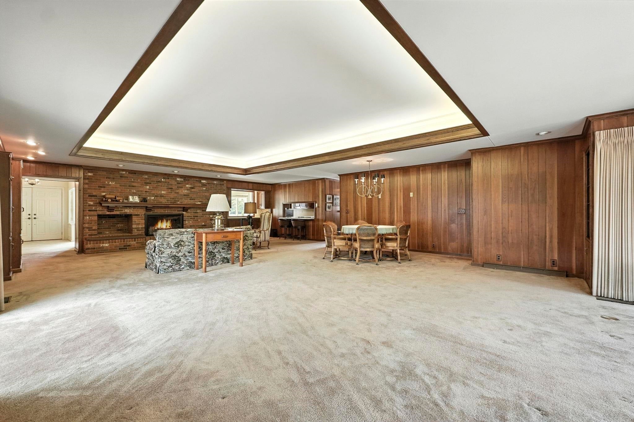 Angola, Indiana, 46703, United States, 4 Bedrooms Bedrooms, ,5 BathroomsBathrooms,Residential,Active,1934788