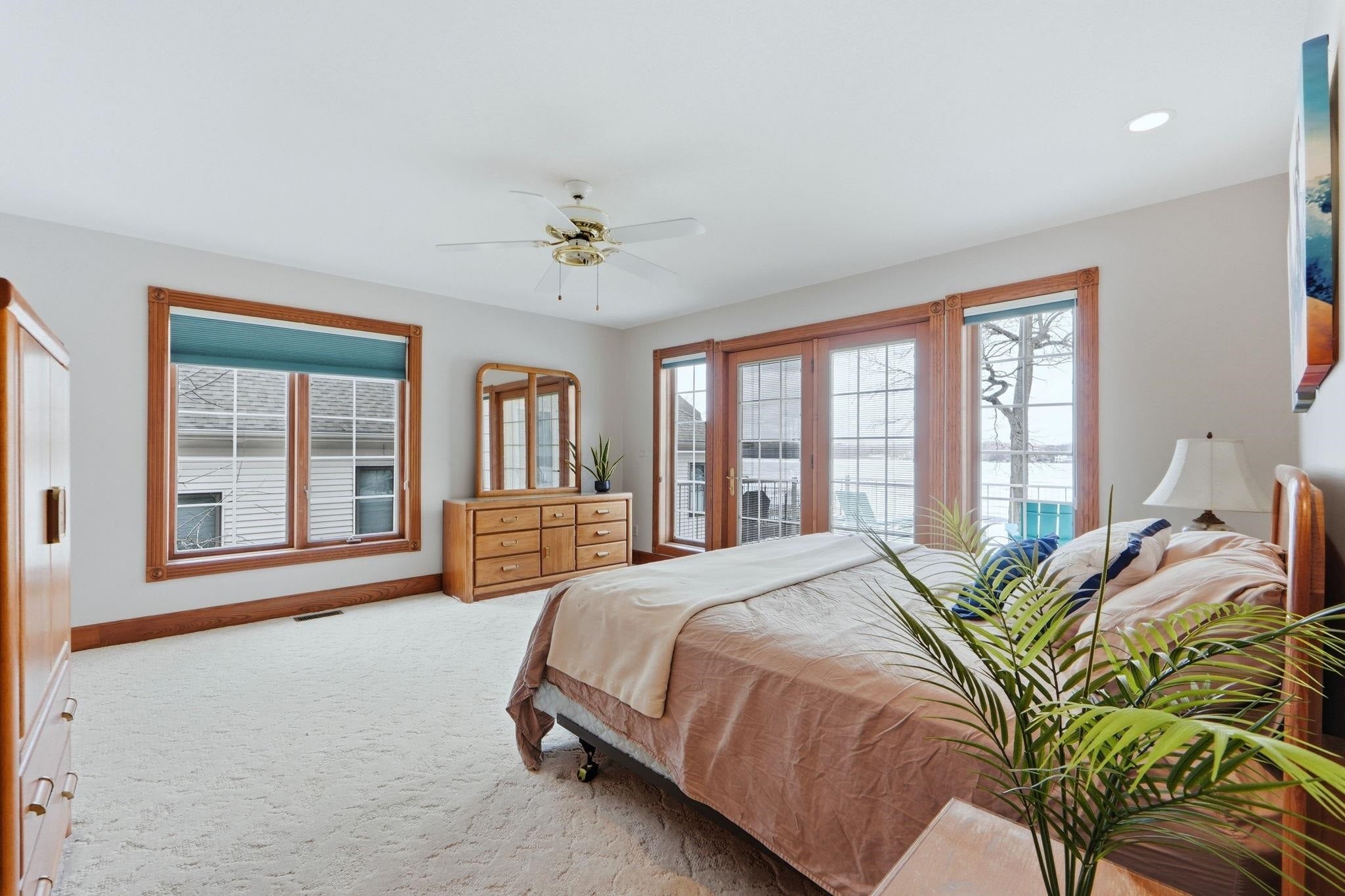 Angola, Indiana, 46703, United States, 5 Bedrooms Bedrooms, ,5 BathroomsBathrooms,Residential,Active,2018463