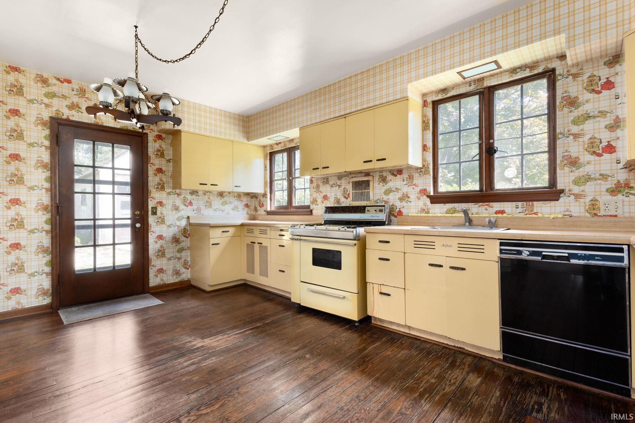 South Bend, Indiana, 46615, United States, 3 Bedrooms Bedrooms, ,2 BathroomsBathrooms,Residential,Active,1936143