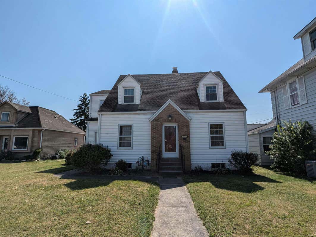 1905 WASHINGTON AVE, VINCENNES, IN 47591 Single Family Residence For Sale MLS 202435788 RE/MAX