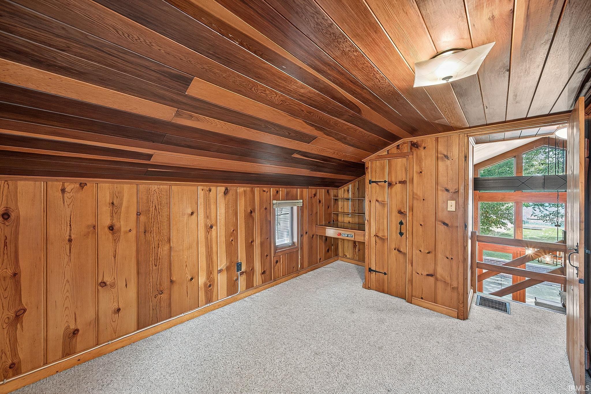 Leesburg, Indiana, 46538, United States, 3 Bedrooms Bedrooms, ,2 BathroomsBathrooms,Residential,Active,1965810