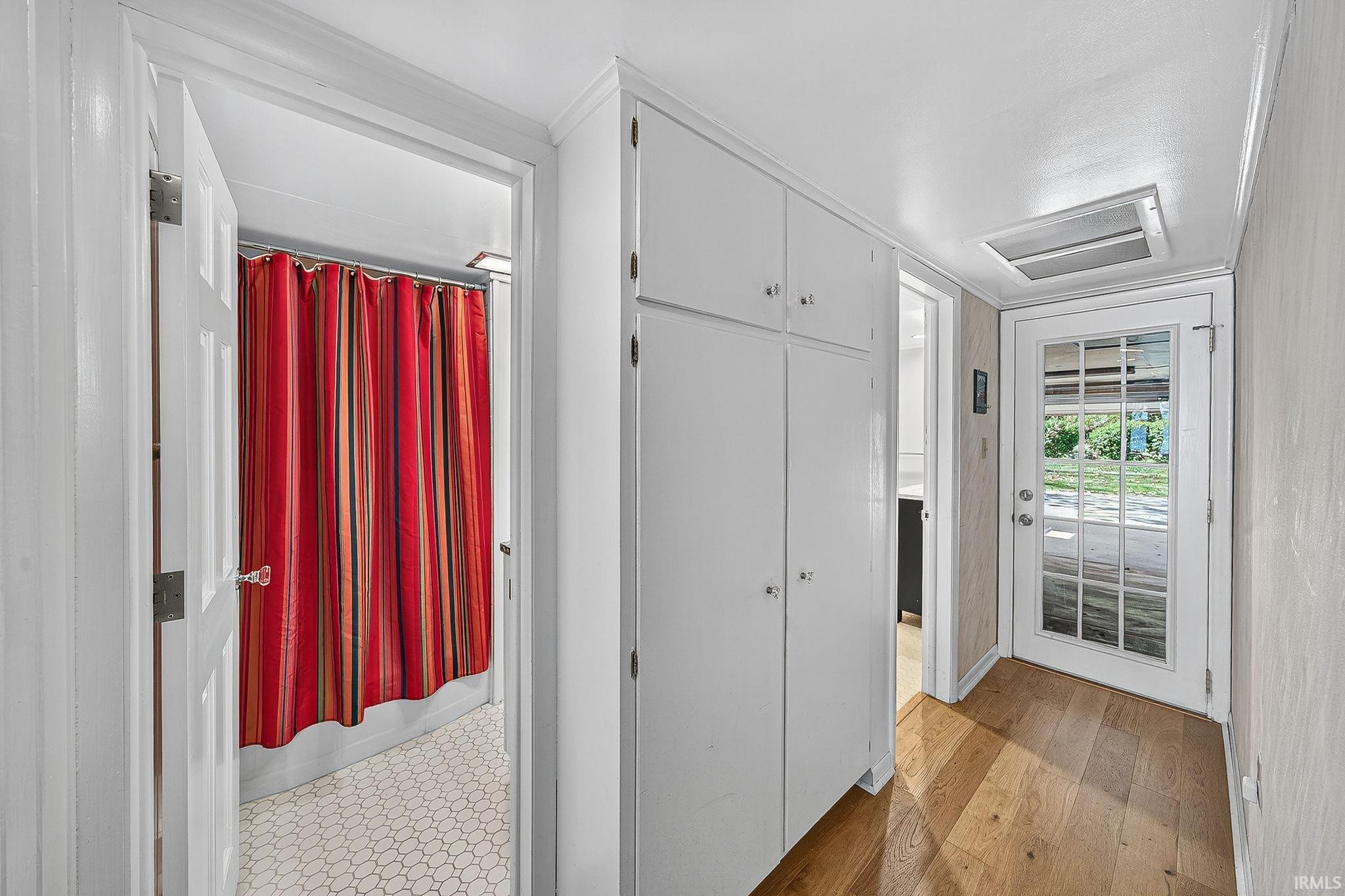 Leesburg, Indiana, 46538, United States, 3 Bedrooms Bedrooms, ,2 BathroomsBathrooms,Residential,Active,1965810