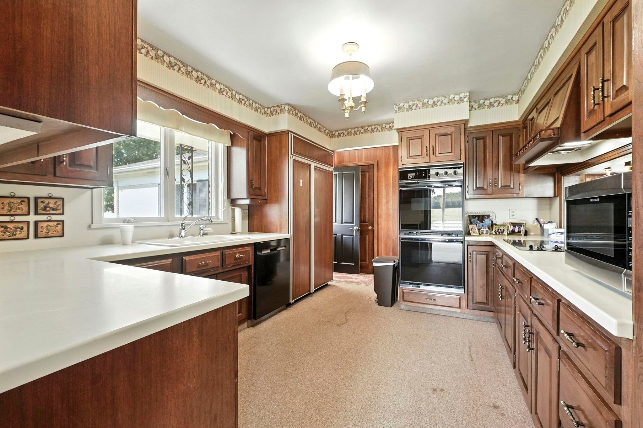 Angola, Indiana, 46703, United States, 4 Bedrooms Bedrooms, ,5 BathroomsBathrooms,Residential,Active,1934788