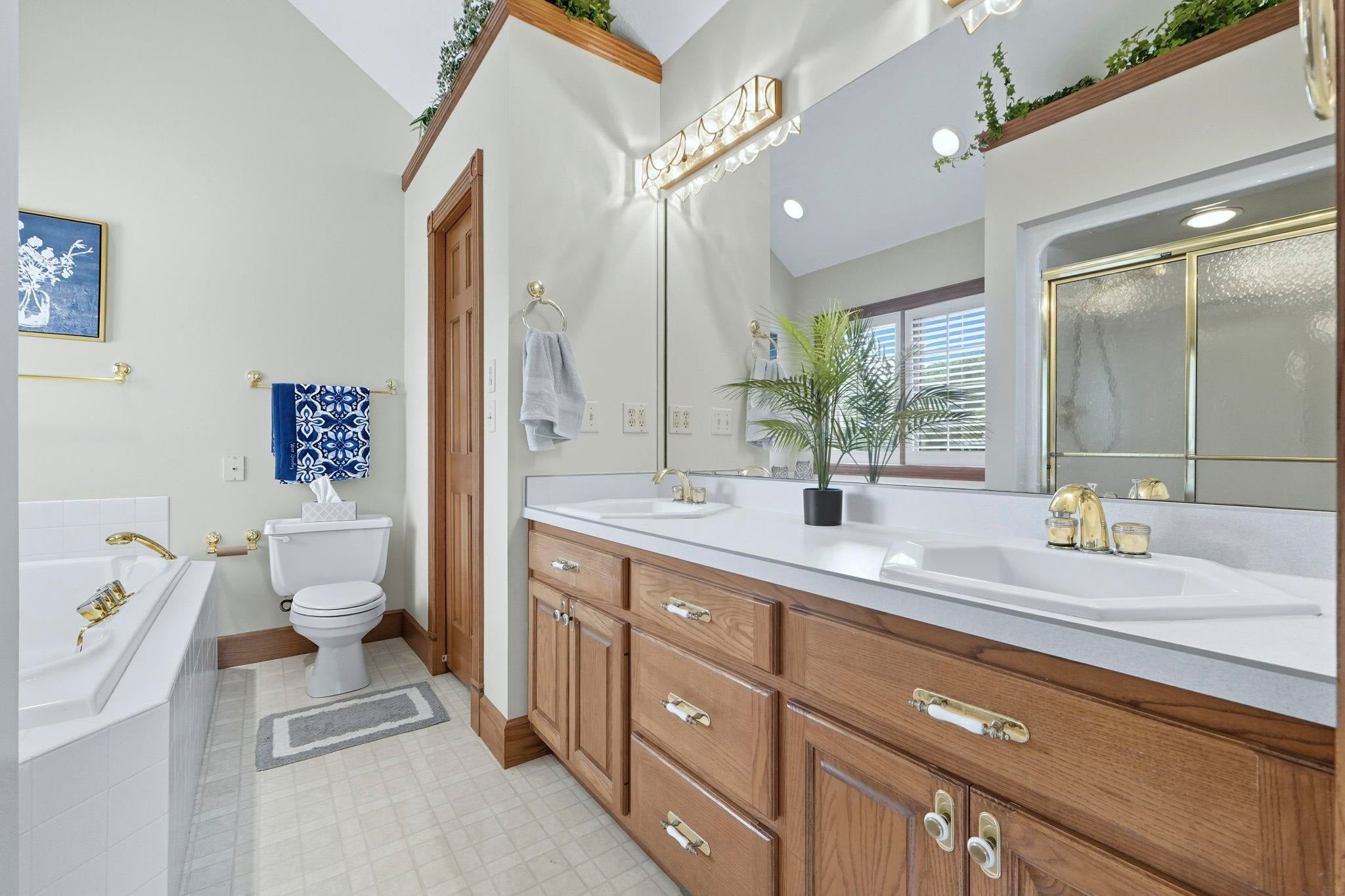 Angola, Indiana, 46703, United States, 5 Bedrooms Bedrooms, ,5 BathroomsBathrooms,Residential,Active,1907971