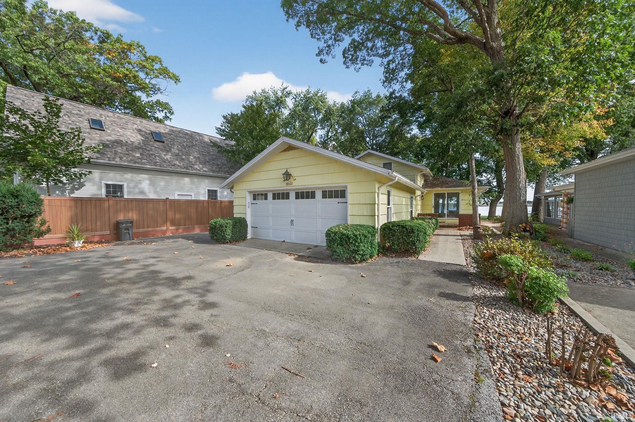 Leesburg, Indiana, 46538, United States, 3 Bedrooms Bedrooms, ,2 BathroomsBathrooms,Residential,Active,1965810