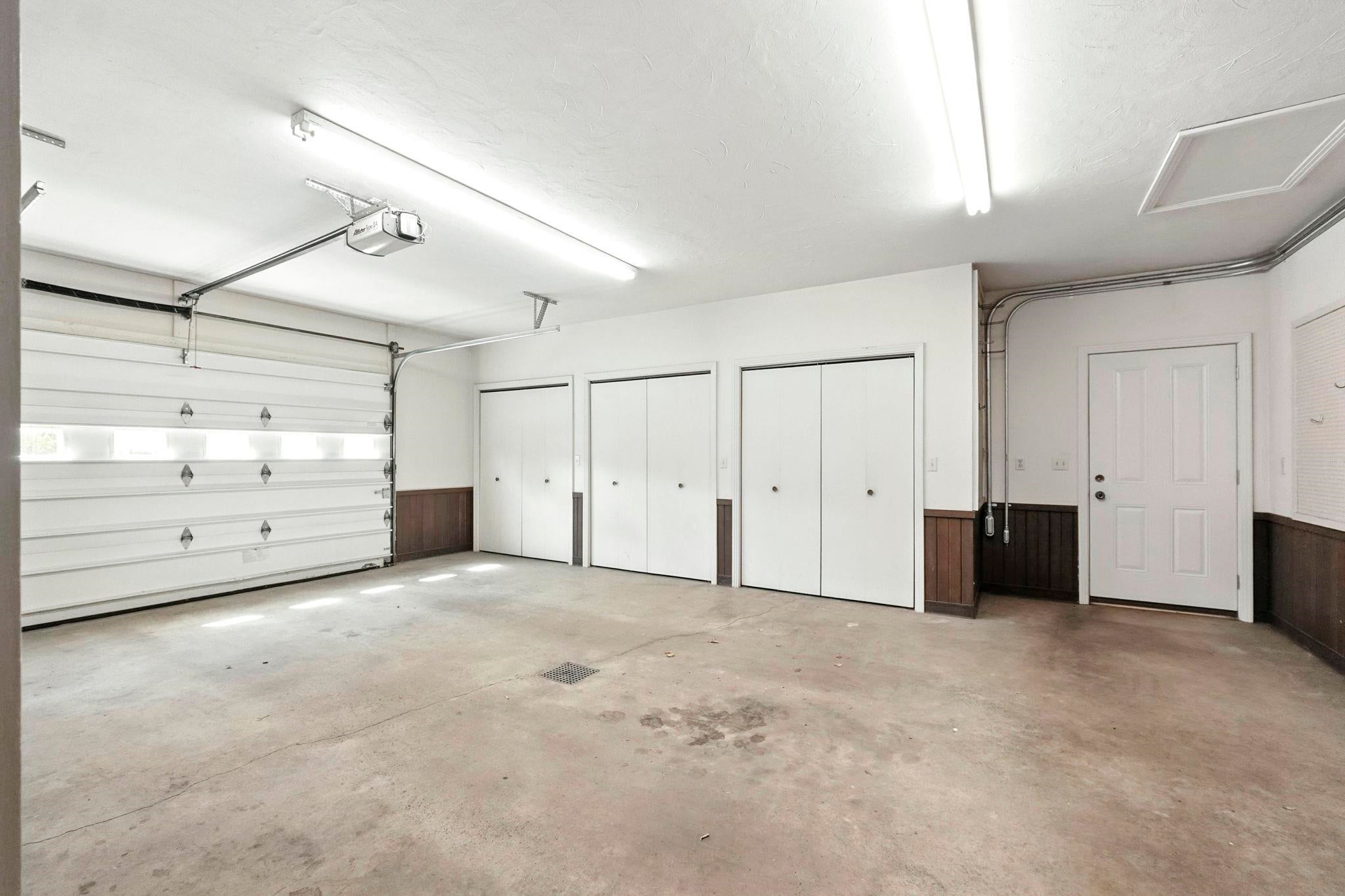 Angola, Indiana, 46703, United States, 4 Bedrooms Bedrooms, ,5 BathroomsBathrooms,Residential,Active,1934788