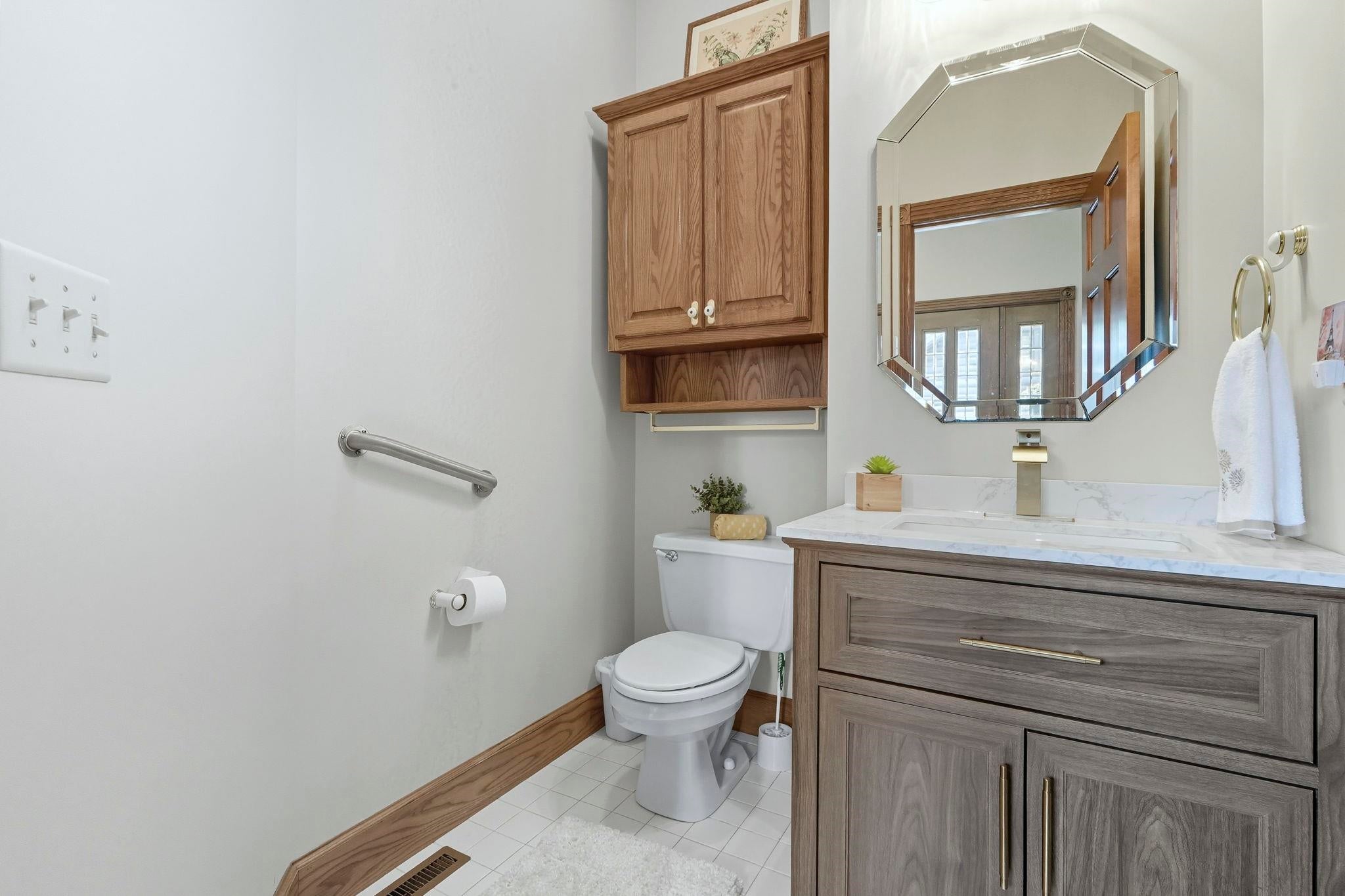 Angola, Indiana, 46703, United States, 5 Bedrooms Bedrooms, ,5 BathroomsBathrooms,Residential,Active,1907971