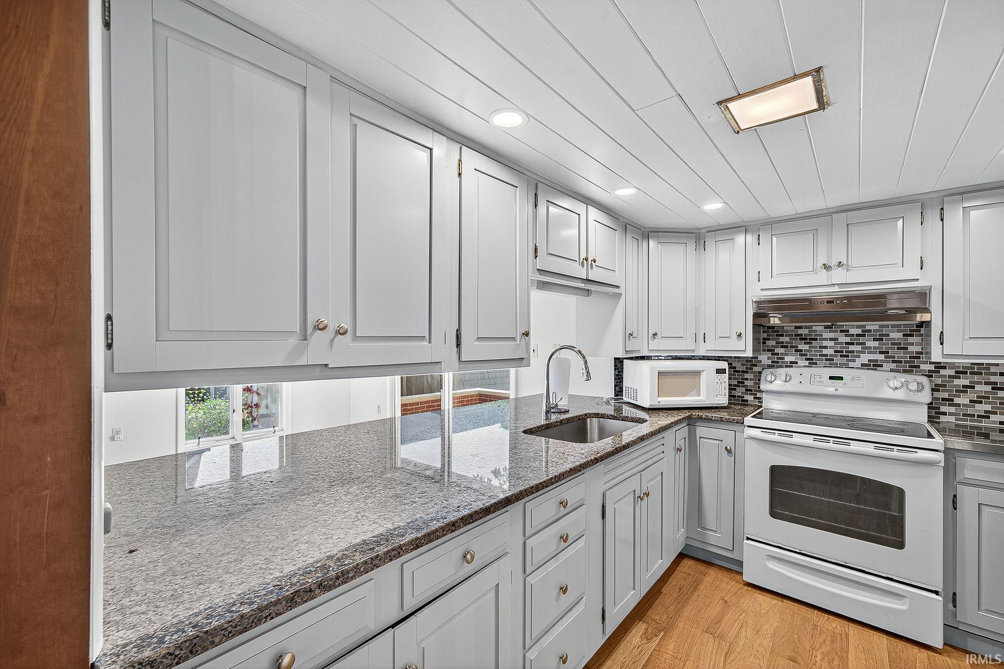 Leesburg, Indiana, 46538, United States, 3 Bedrooms Bedrooms, ,2 BathroomsBathrooms,Residential,Active,1965810