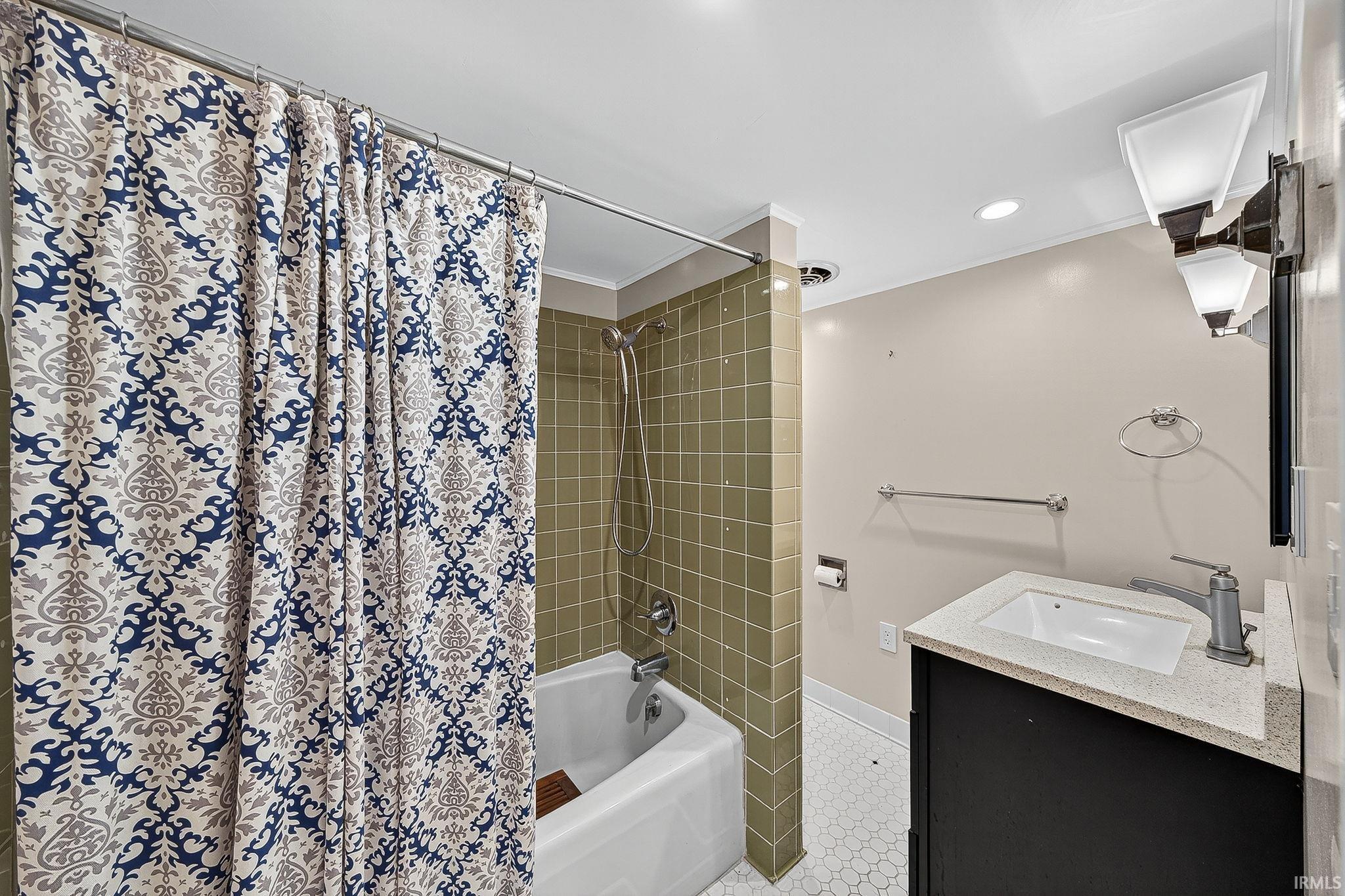 Leesburg, Indiana, 46538, United States, 3 Bedrooms Bedrooms, ,2 BathroomsBathrooms,Residential,Active,1965810