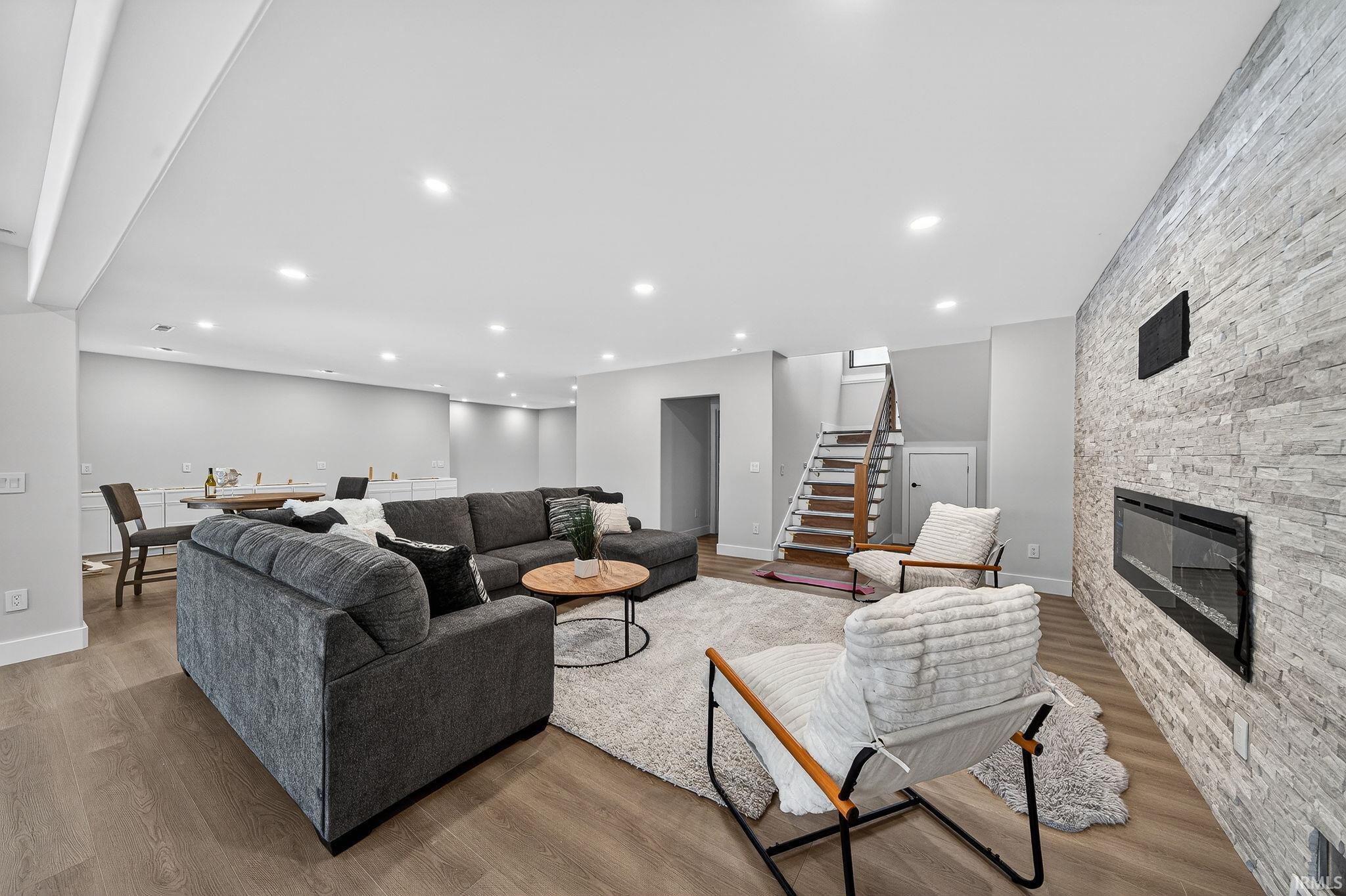 Granger, Indiana, 46530, United States, 5 Bedrooms Bedrooms, ,7 BathroomsBathrooms,Residential,Active,1997893