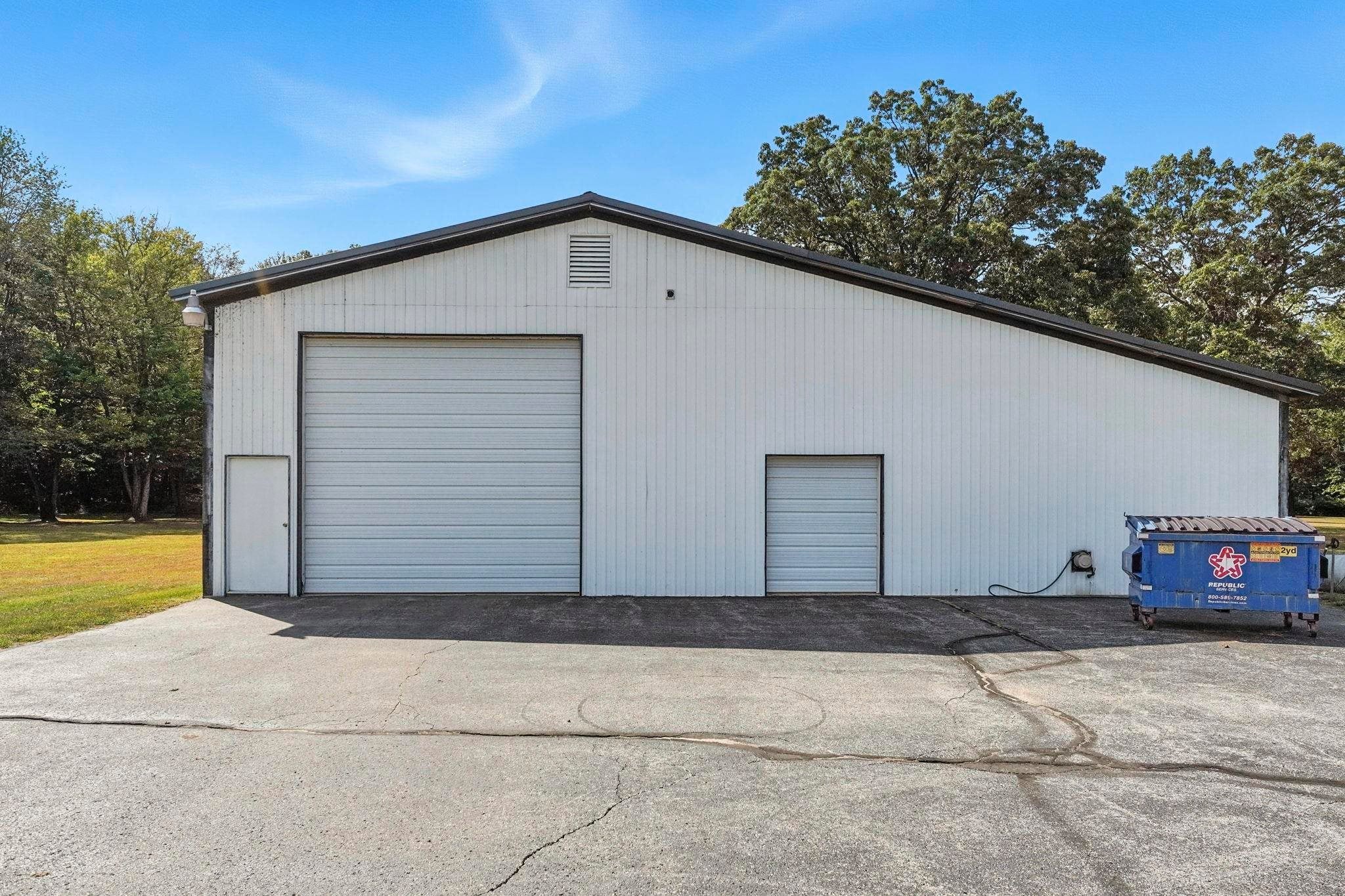 Angola, Indiana, 46703, United States, 4 Bedrooms Bedrooms, ,5 BathroomsBathrooms,Residential,Active,1934788