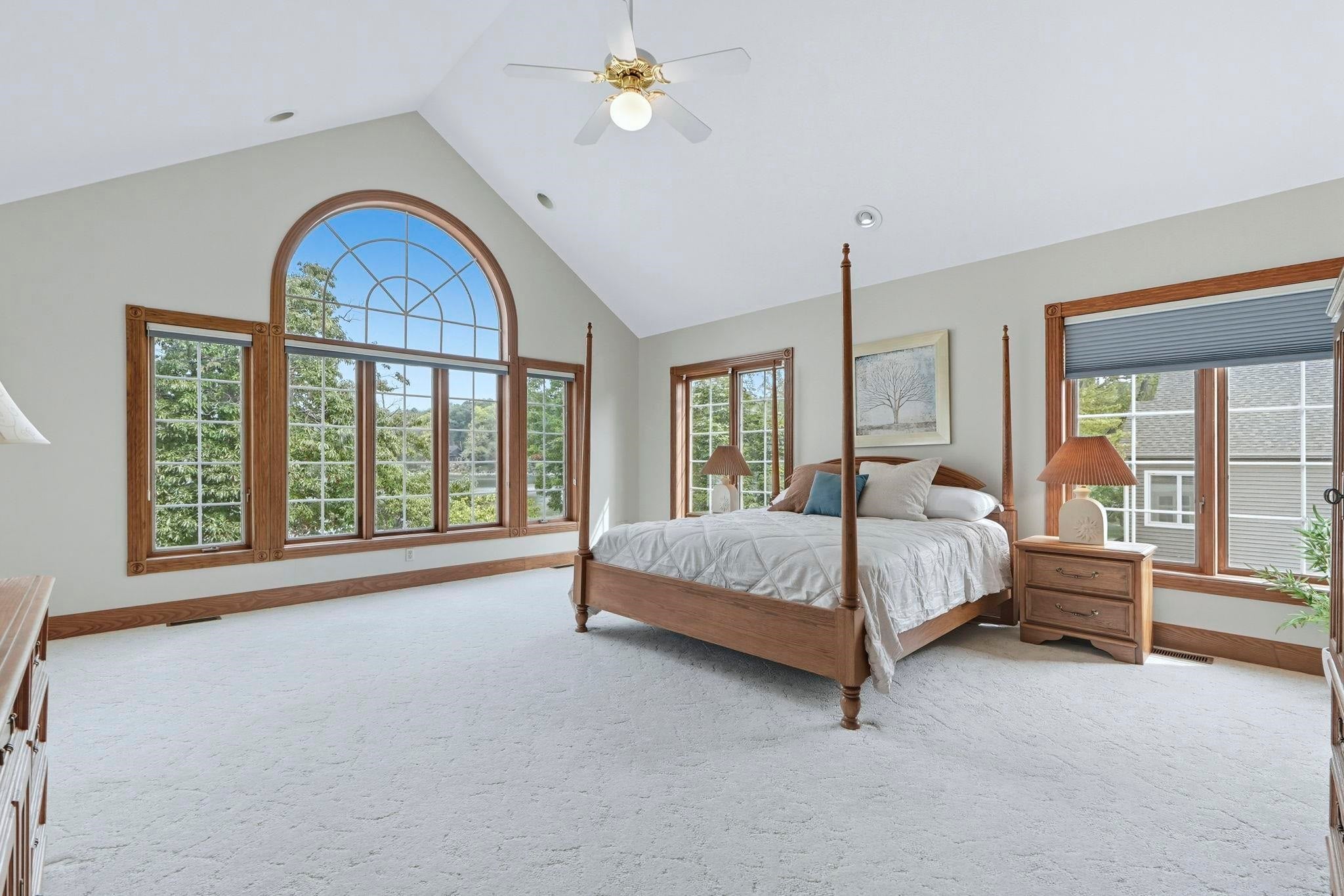 Angola, Indiana, 46703, United States, 5 Bedrooms Bedrooms, ,5 BathroomsBathrooms,Residential,Active,1907971