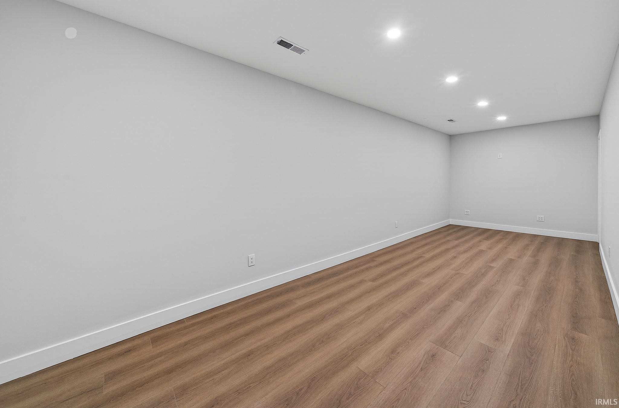 Granger, Indiana, 46530, United States, 5 Bedrooms Bedrooms, ,7 BathroomsBathrooms,Residential,Active,1997893