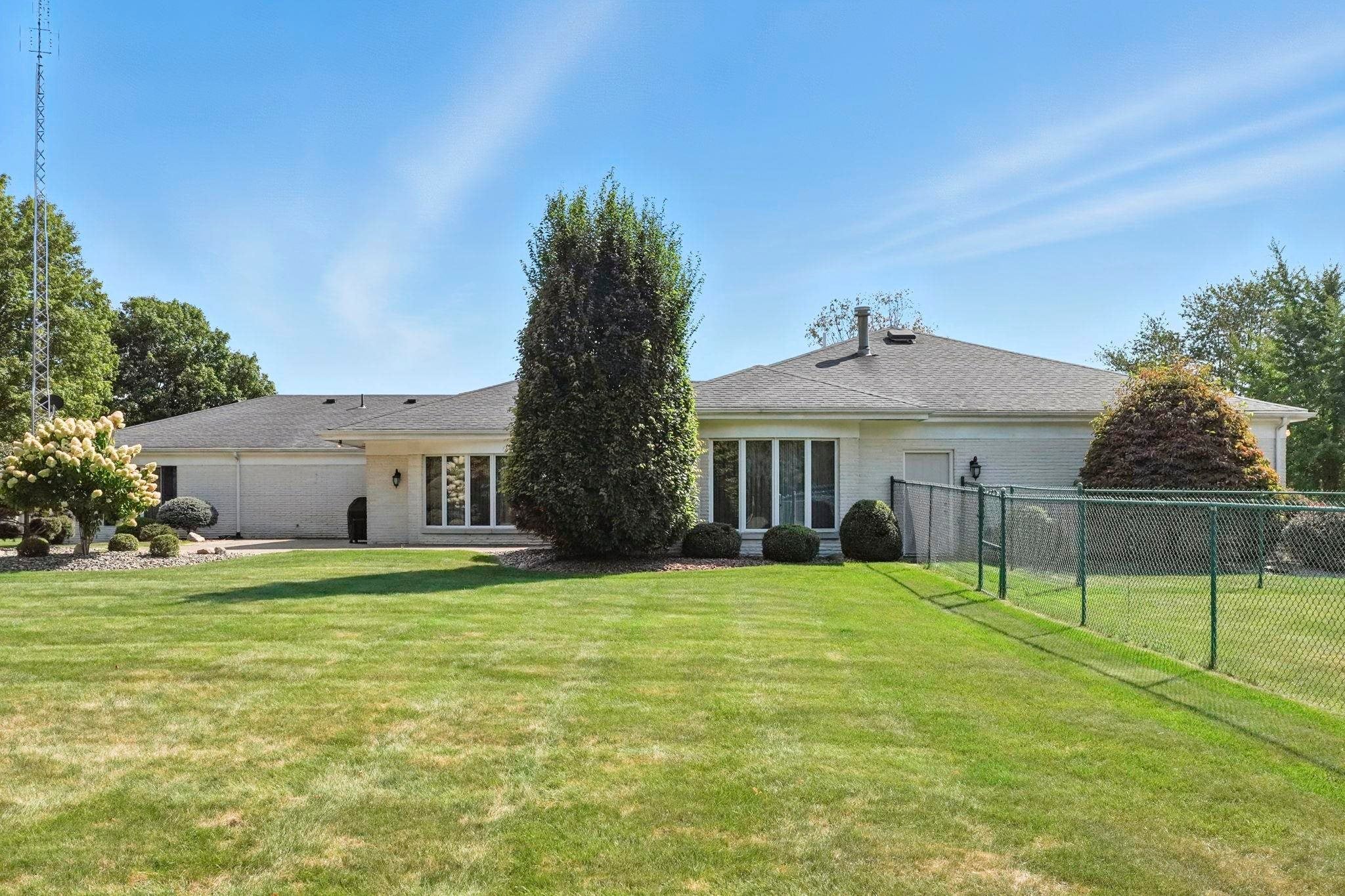 Angola, Indiana, 46703, United States, 4 Bedrooms Bedrooms, ,5 BathroomsBathrooms,Residential,Active,1934788