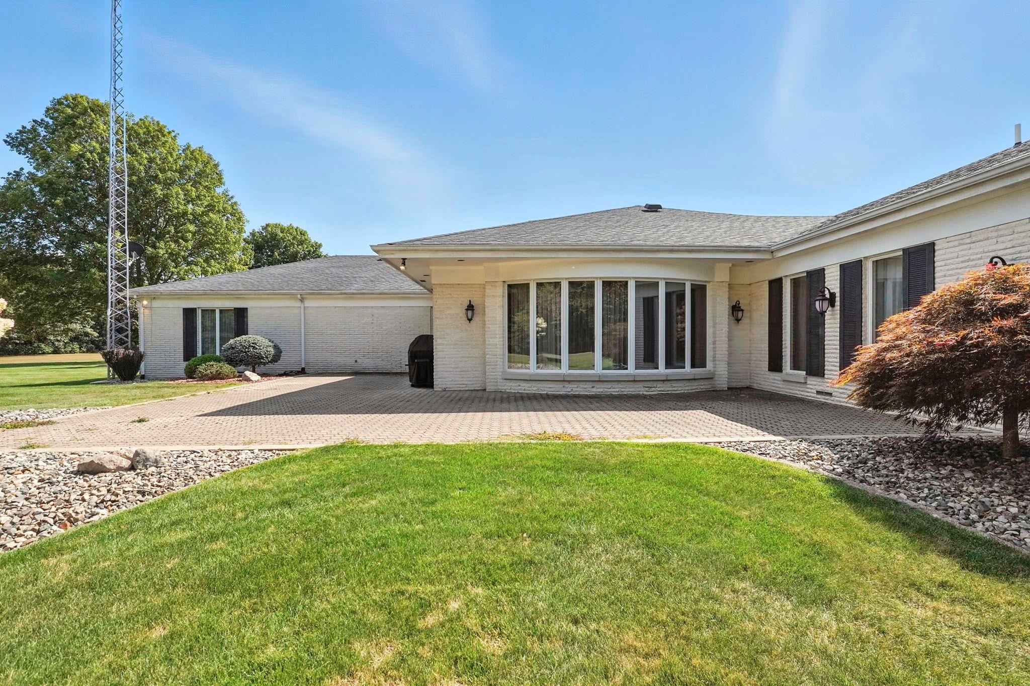 Angola, Indiana, 46703, United States, 4 Bedrooms Bedrooms, ,5 BathroomsBathrooms,Residential,Active,1934788