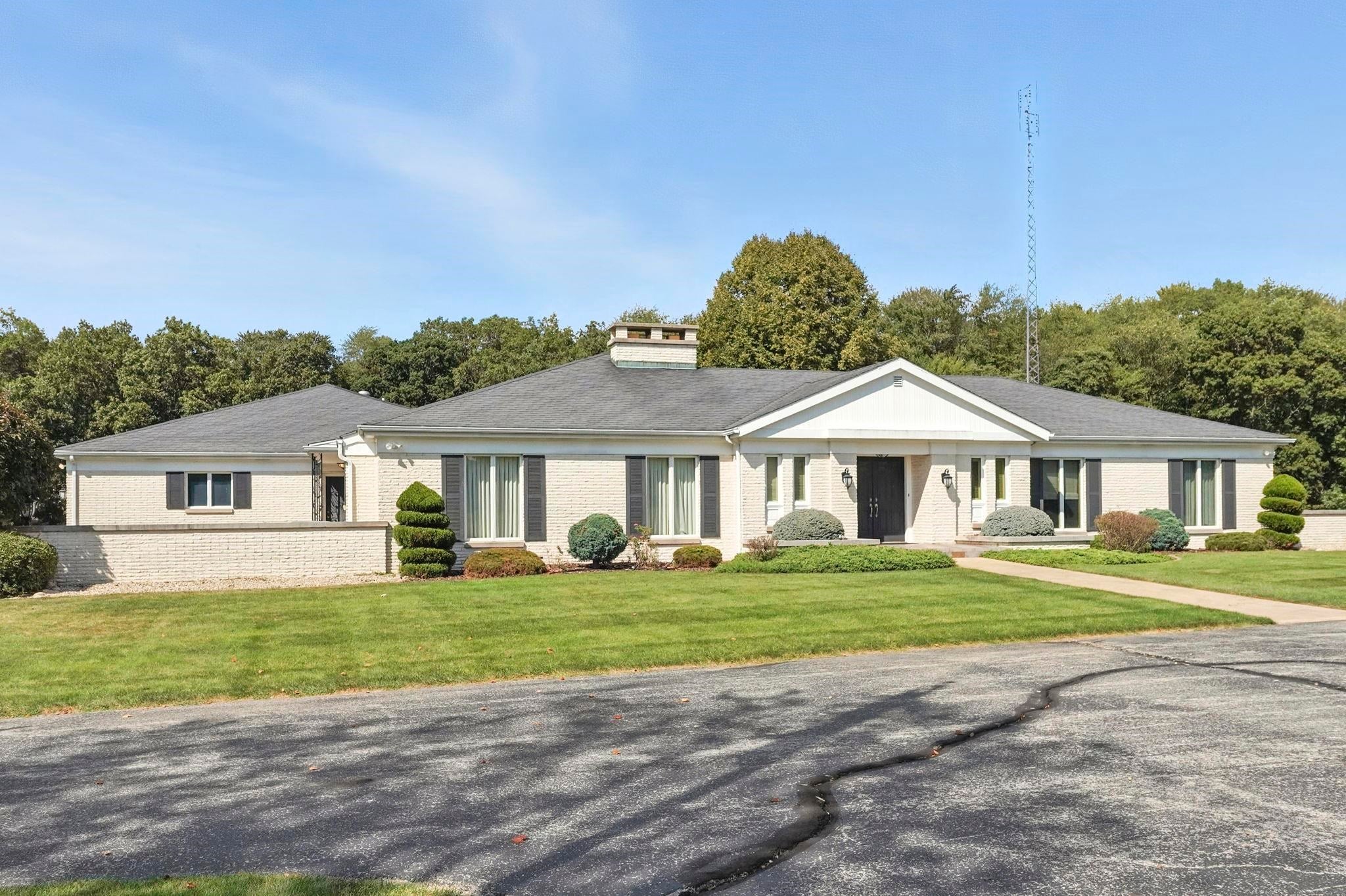 Angola, Indiana, 46703, United States, 4 Bedrooms Bedrooms, ,5 BathroomsBathrooms,Residential,Active,1934788