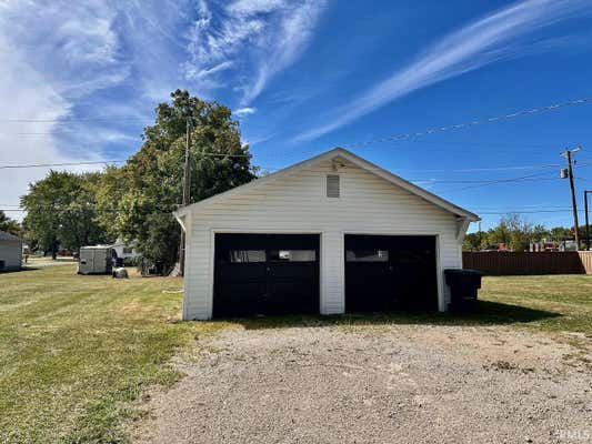 3009 N RESERVE ST, MUNCIE, IN 47303, photo 2 of 32