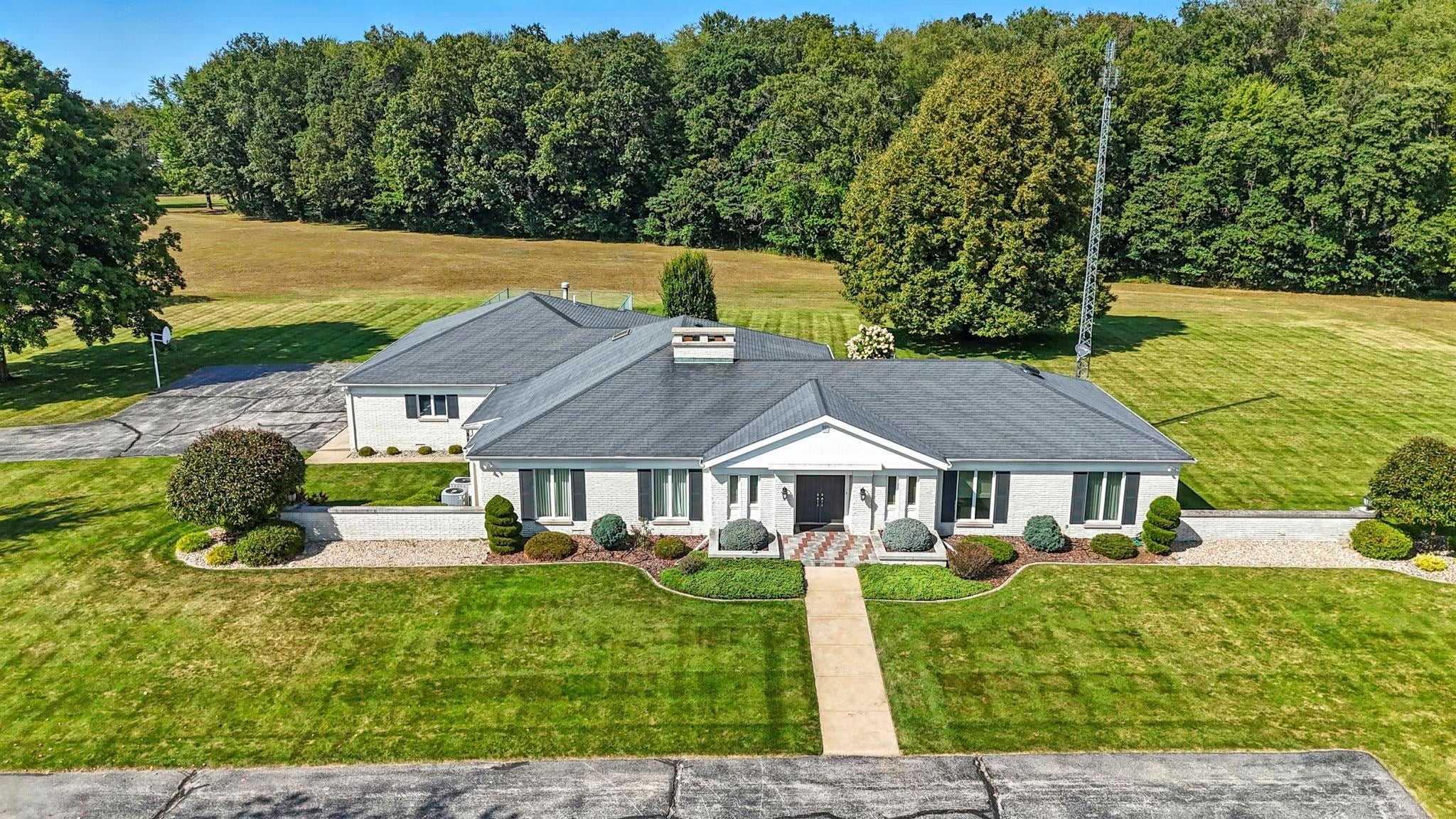 Angola, Indiana, 46703, United States, 4 Bedrooms Bedrooms, ,5 BathroomsBathrooms,Residential,Active,1934788