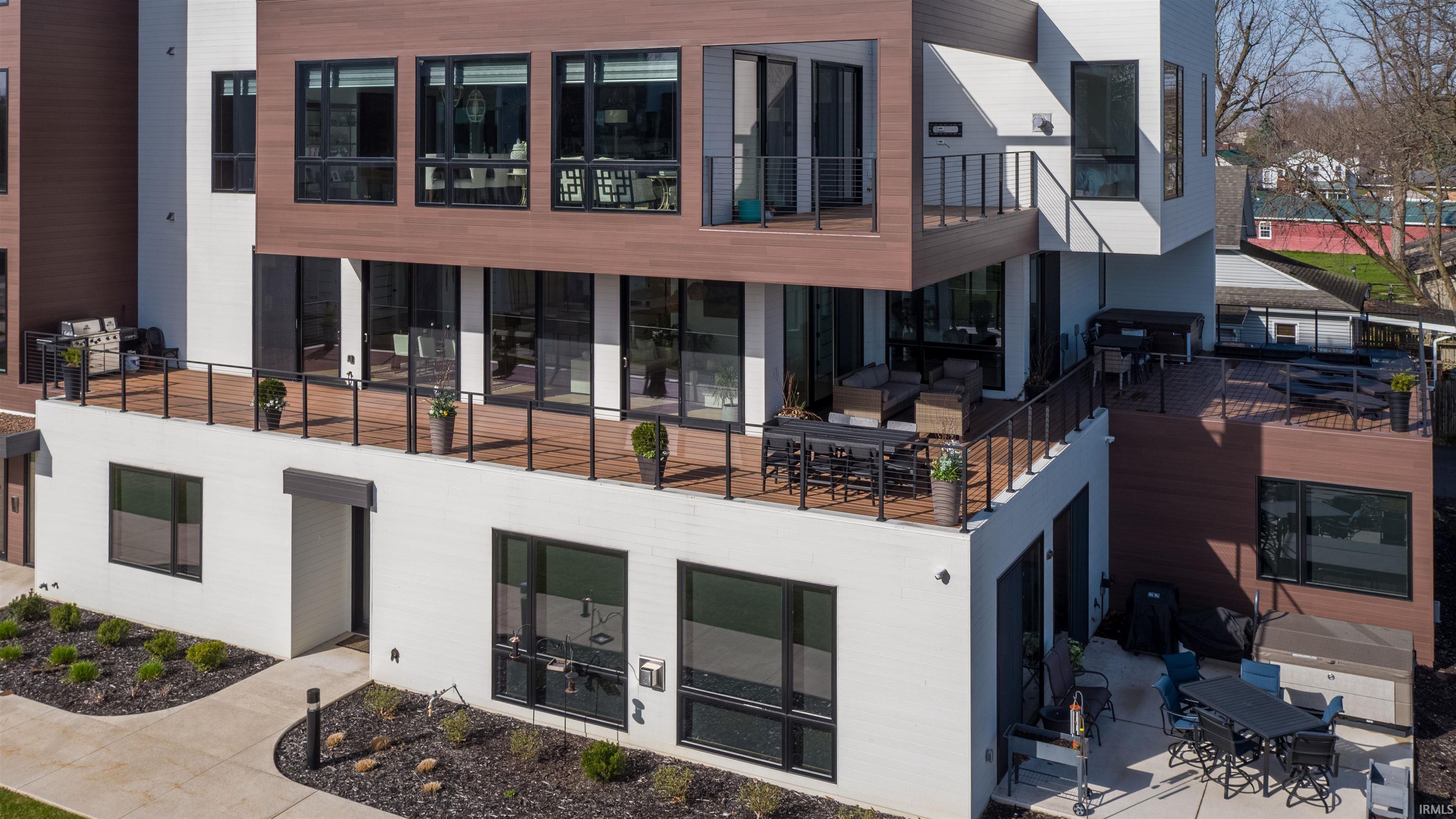 Elkhart, Indiana, 46516, United States, 3 Bedrooms Bedrooms, ,3 BathroomsBathrooms,Residential,Pending,1999333