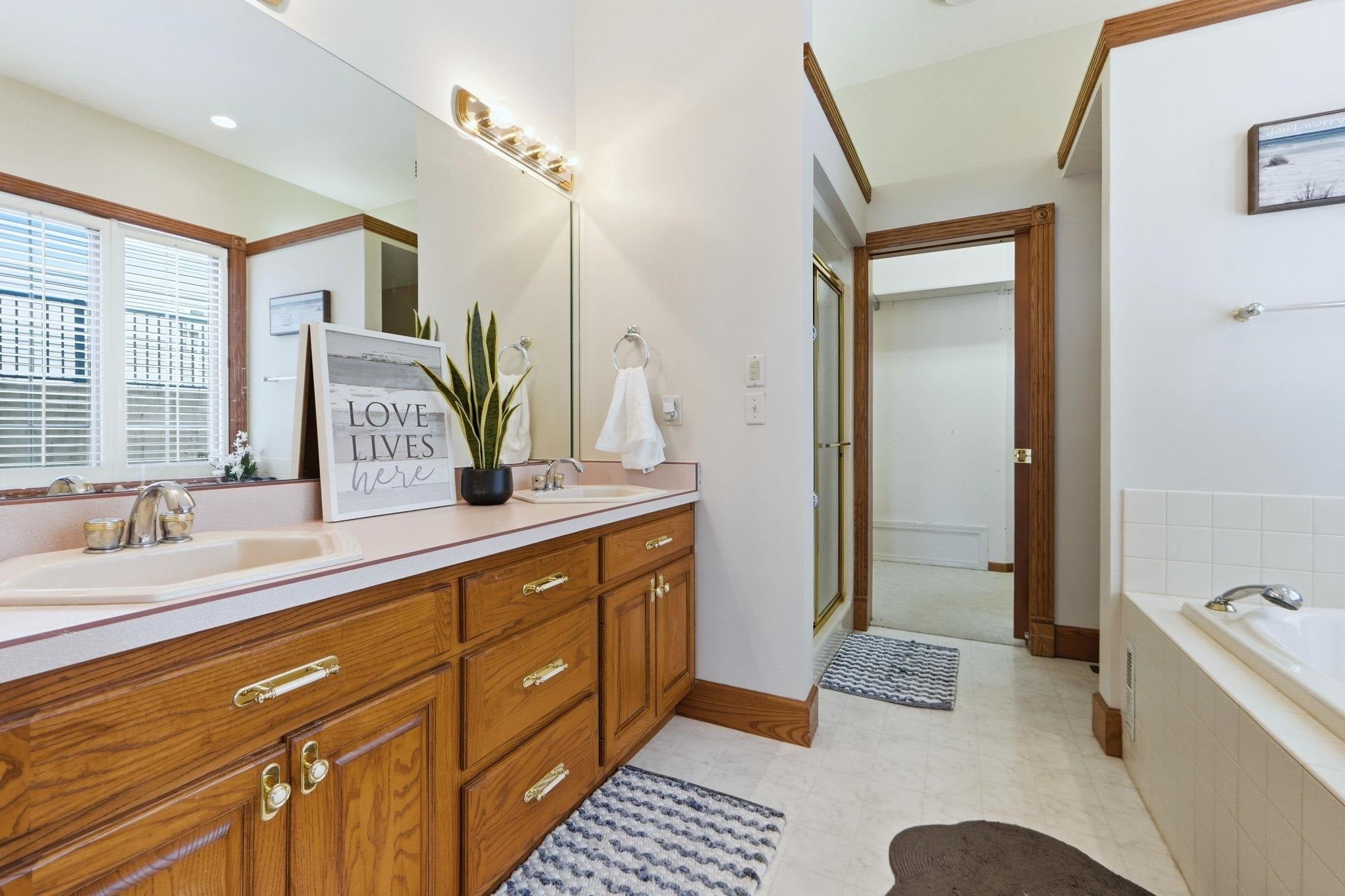 Angola, Indiana, 46703, United States, 5 Bedrooms Bedrooms, ,5 BathroomsBathrooms,Residential,Active,2018463