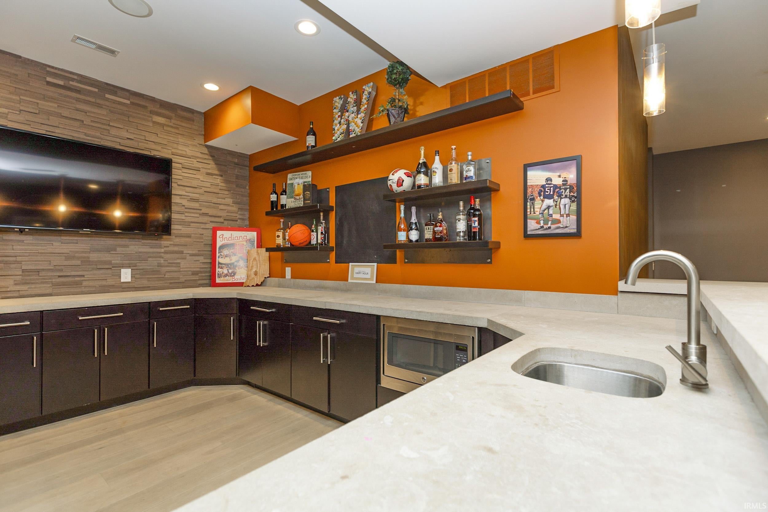 Bloomington, Indiana, 47408, United States, 6 Bedrooms Bedrooms, ,6 BathroomsBathrooms,Residential,Active,1884900