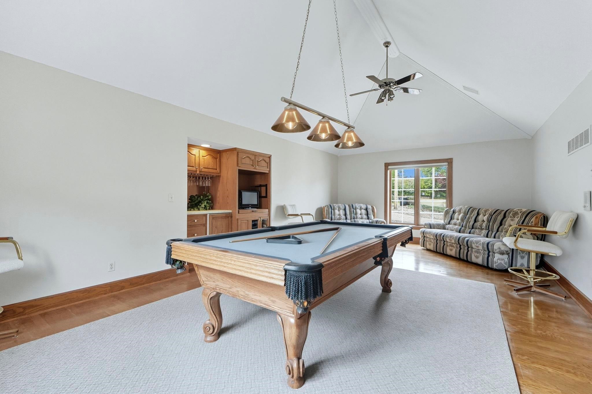 Angola, Indiana, 46703, United States, 5 Bedrooms Bedrooms, ,5 BathroomsBathrooms,Residential,Active,1907971