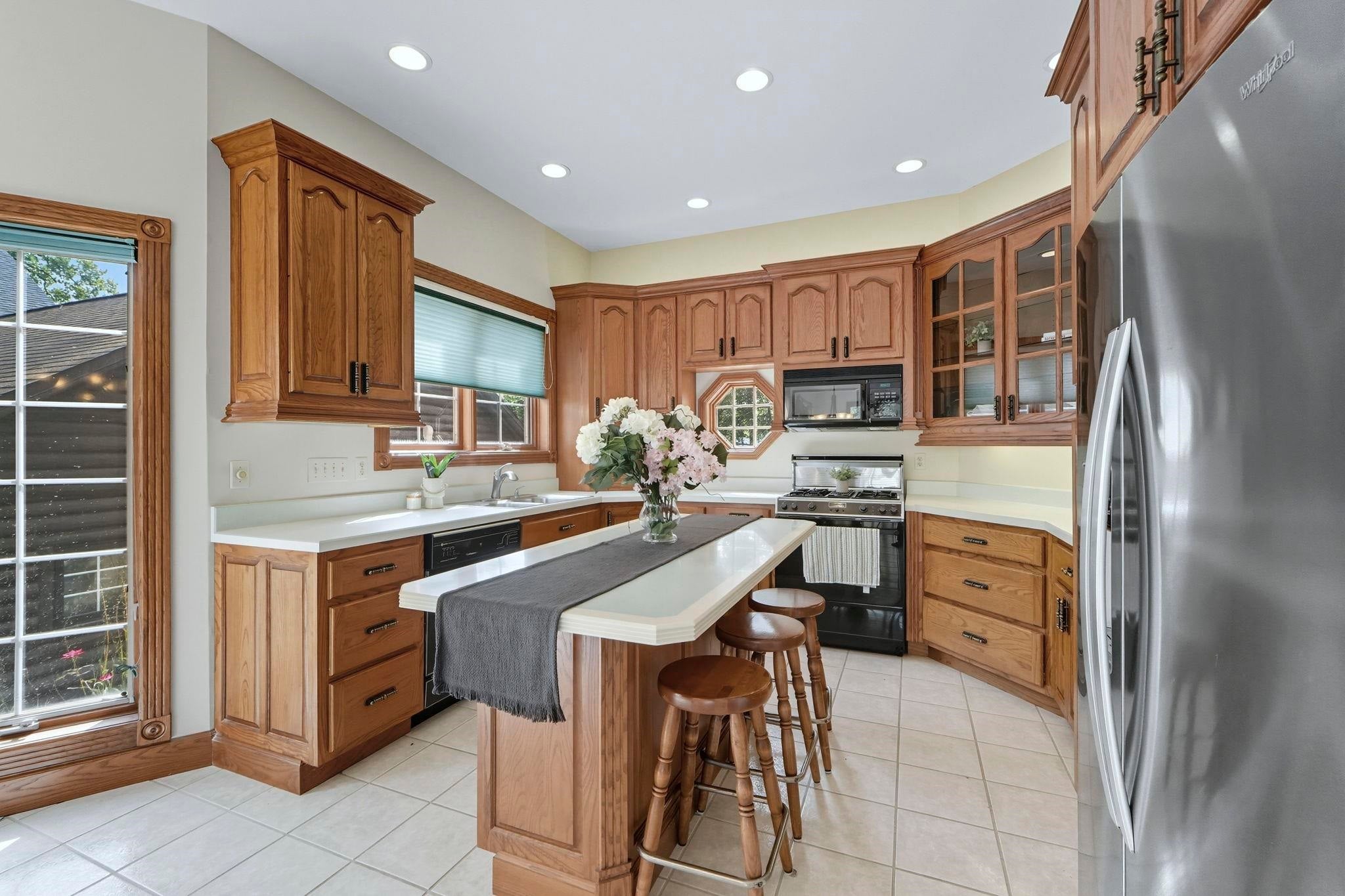 Angola, Indiana, 46703, United States, 5 Bedrooms Bedrooms, ,5 BathroomsBathrooms,Residential,Active,1907971
