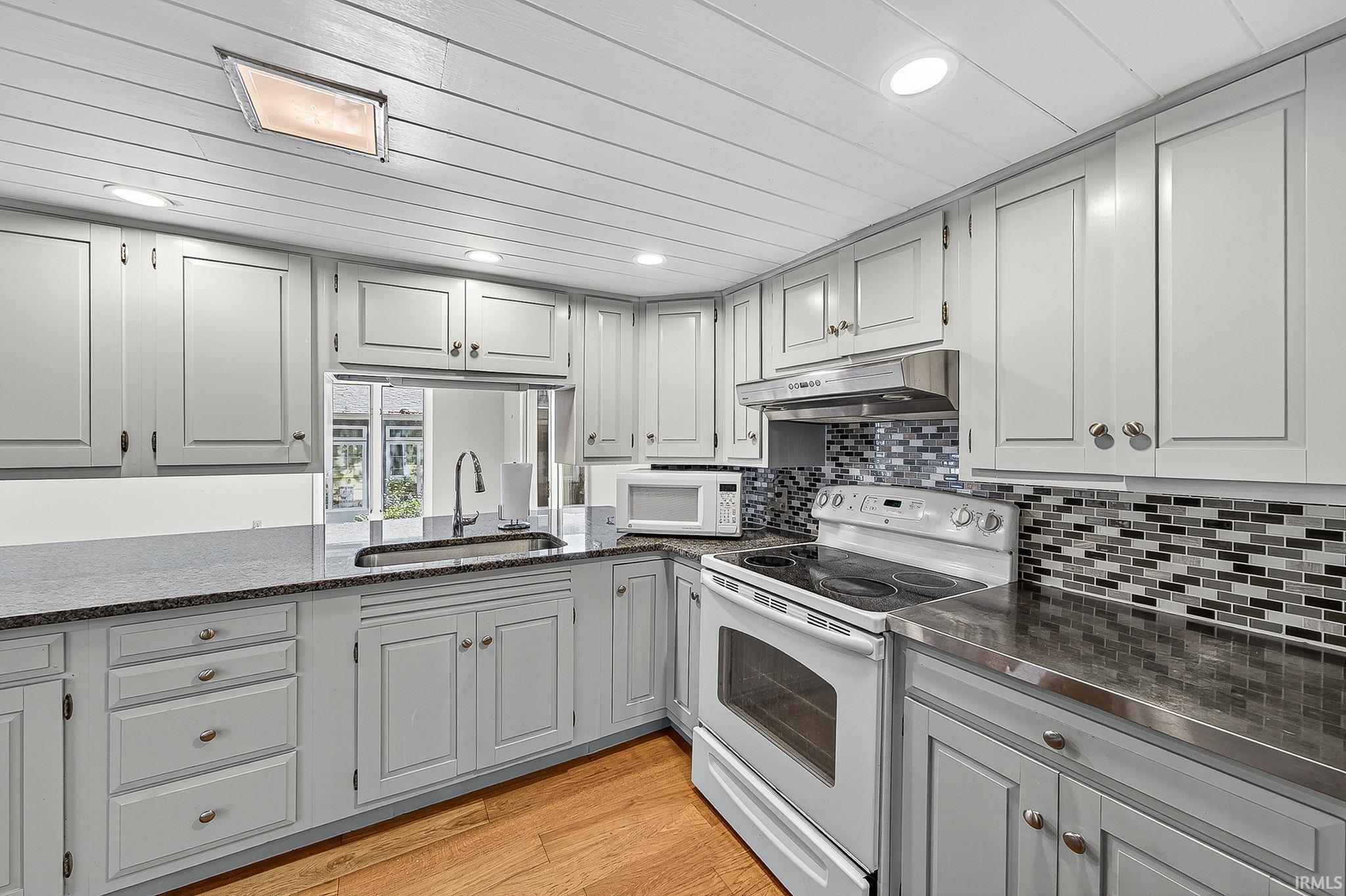 Leesburg, Indiana, 46538, United States, 3 Bedrooms Bedrooms, ,2 BathroomsBathrooms,Residential,Active,1965810