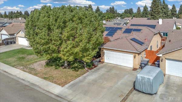 5526 W DOROTHEA AVE, VISALIA, CA 93277, photo 3 of 39