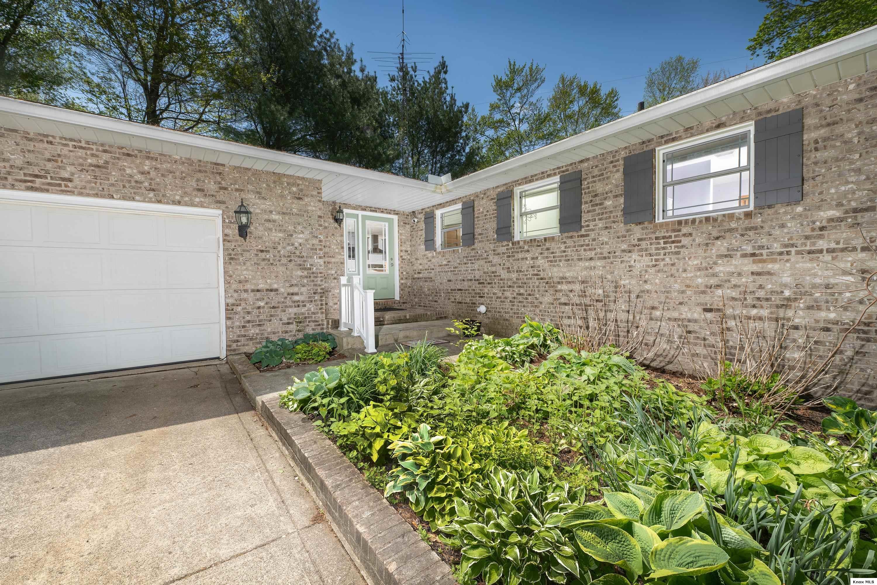 Howard, Ohio, 43028, United States, 5 Bedrooms Bedrooms, ,3 BathroomsBathrooms,Residential,Active,2044148