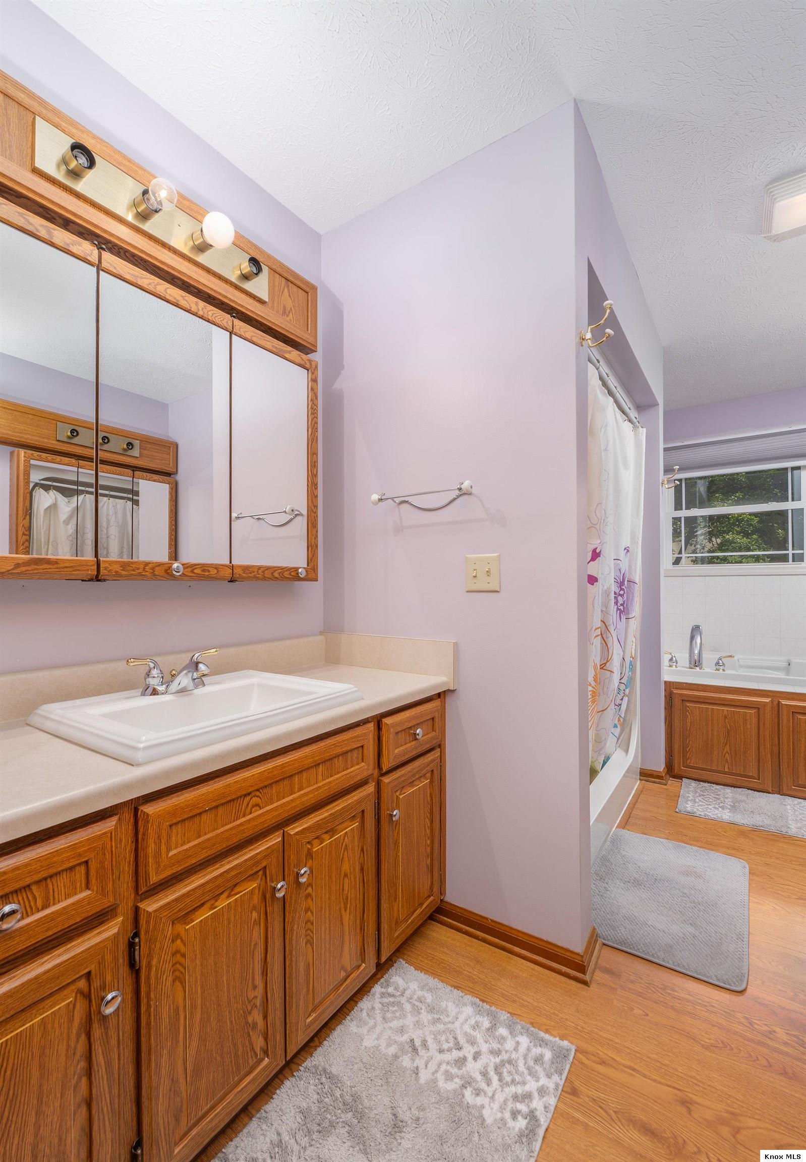 Howard, Ohio, 43028, United States, 5 Bedrooms Bedrooms, ,3 BathroomsBathrooms,Residential,Active,2044148