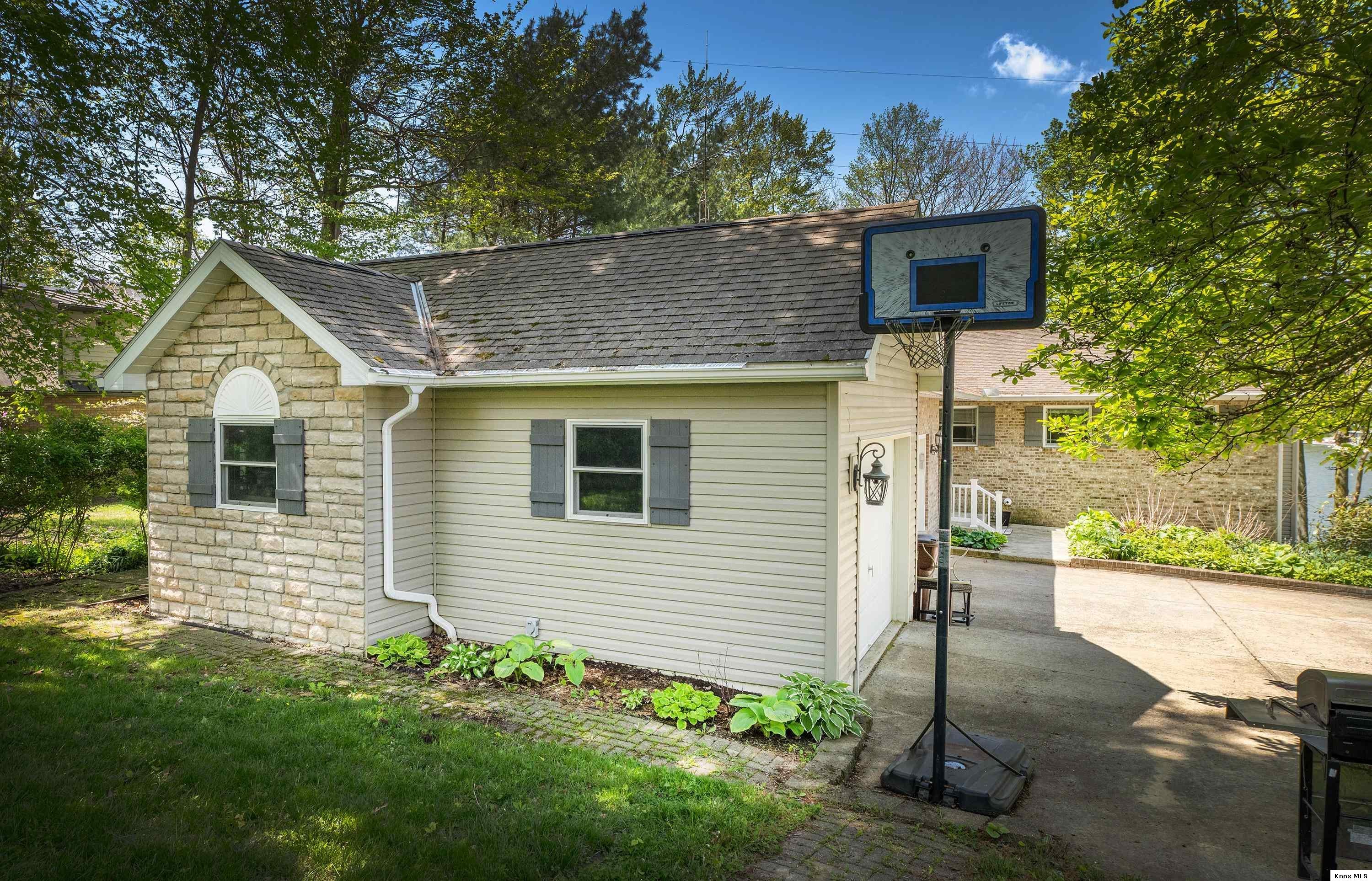 Howard, Ohio, 43028, United States, 5 Bedrooms Bedrooms, ,3 BathroomsBathrooms,Residential,Active,2044148