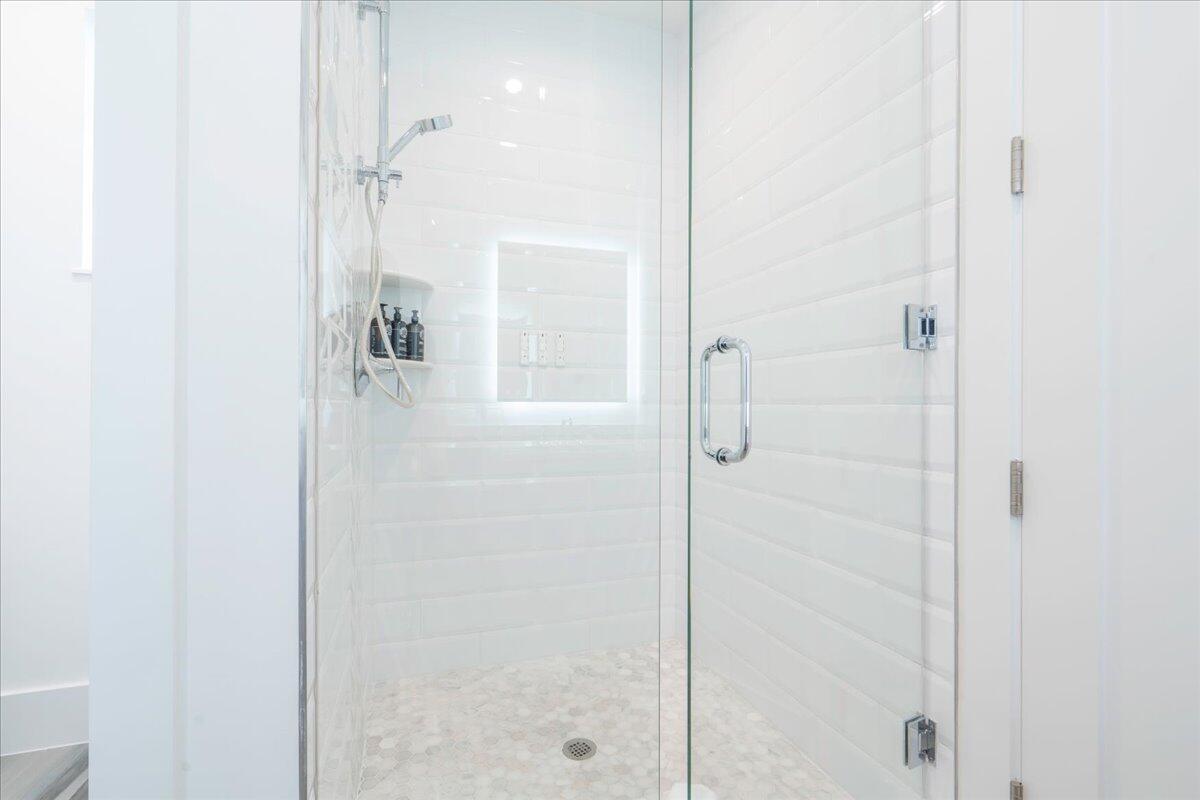 Marathon, Florida, 33050, United States, 5 Bedrooms Bedrooms, ,5 BathroomsBathrooms,Residential,Active,1998589