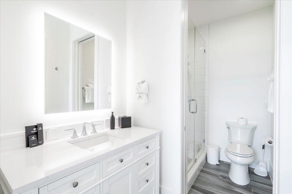 Marathon, Florida, 33050, United States, 5 Bedrooms Bedrooms, ,5 BathroomsBathrooms,Residential,Active,1998589