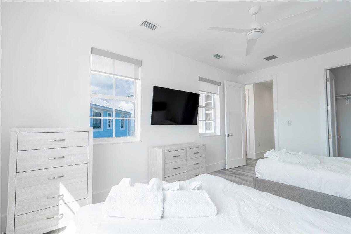 Marathon, Florida, 33050, United States, 5 Bedrooms Bedrooms, ,5 BathroomsBathrooms,Residential,Active,1998589