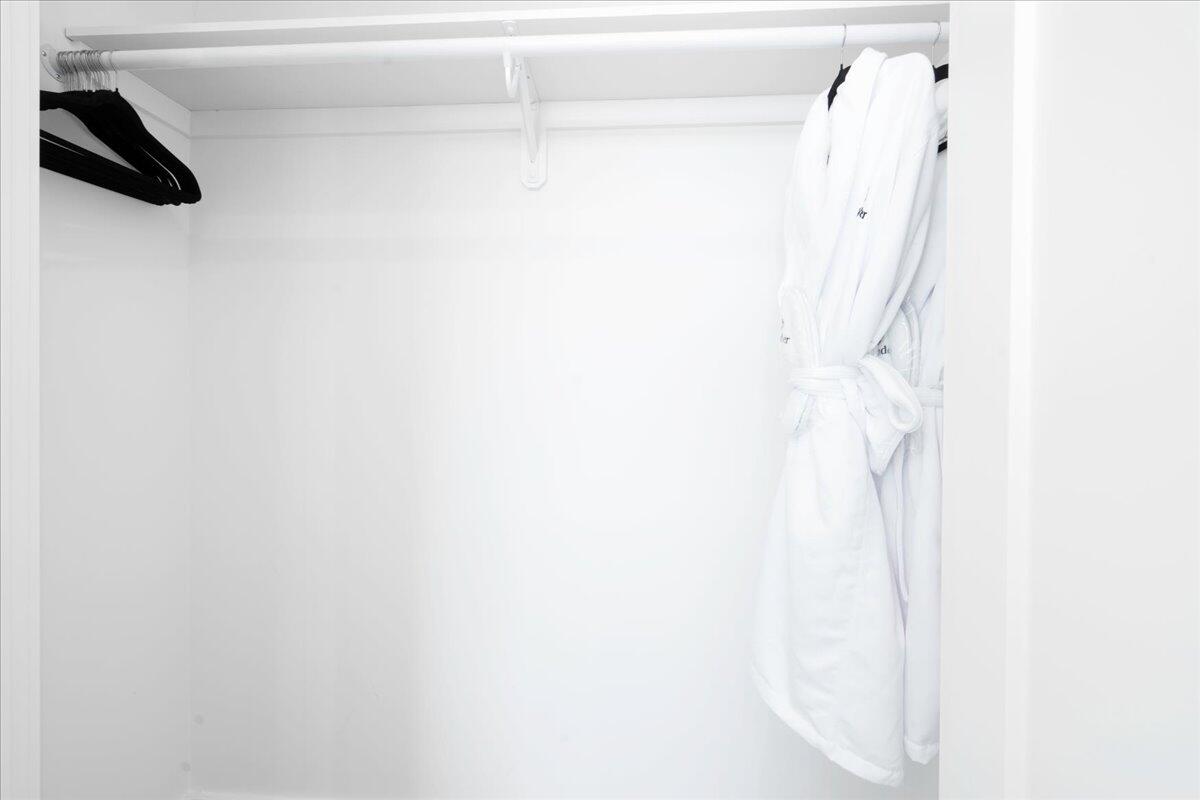 Marathon, Florida, 33050, United States, 5 Bedrooms Bedrooms, ,5 BathroomsBathrooms,Residential,Active,1998589