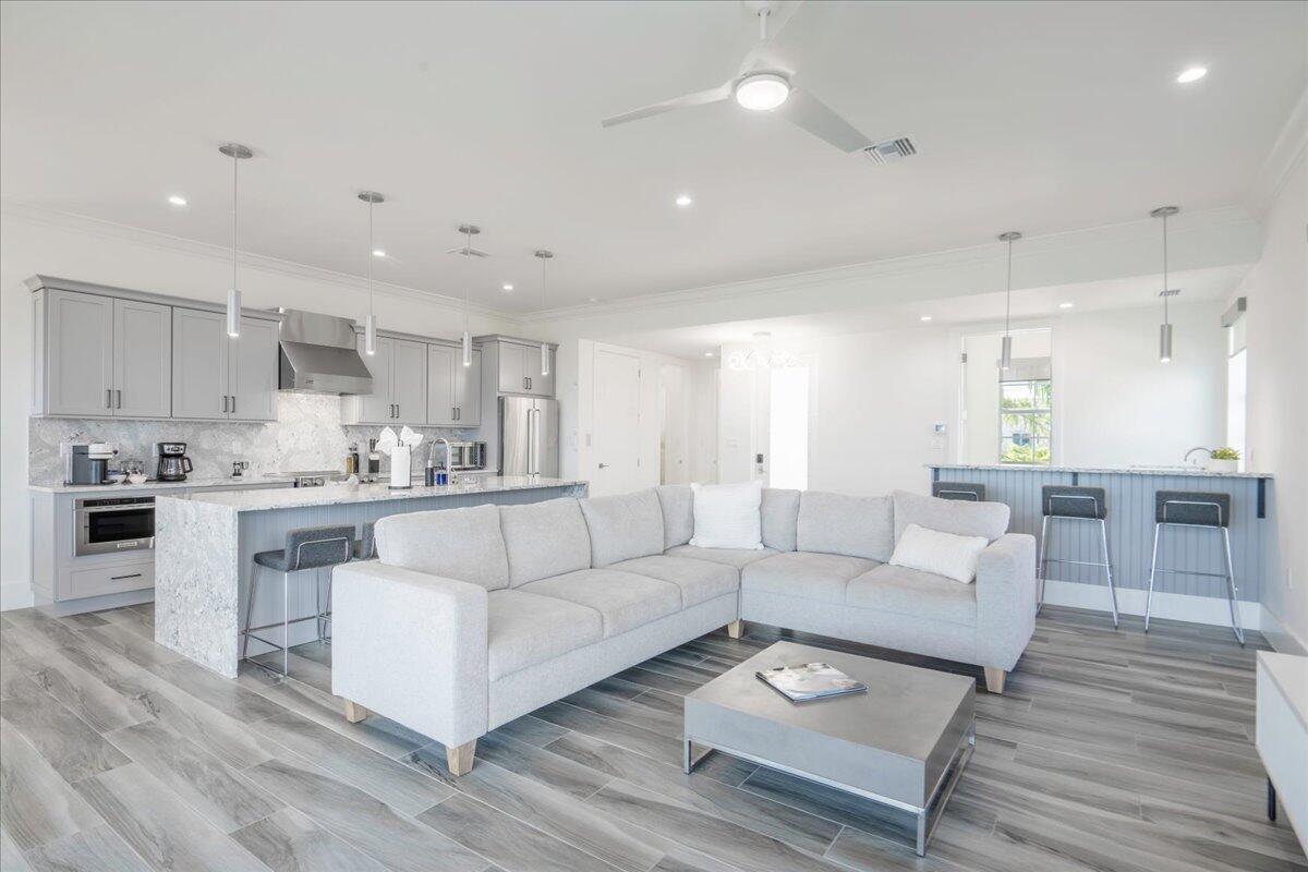 Marathon, Florida, 33050, United States, 5 Bedrooms Bedrooms, ,5 BathroomsBathrooms,Residential,Active,1998589