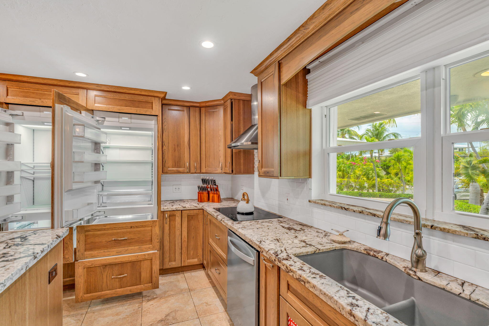 Marathon, Florida, 33050, United States, 3 Bedrooms Bedrooms, ,4 BathroomsBathrooms,Residential,Active,2007211