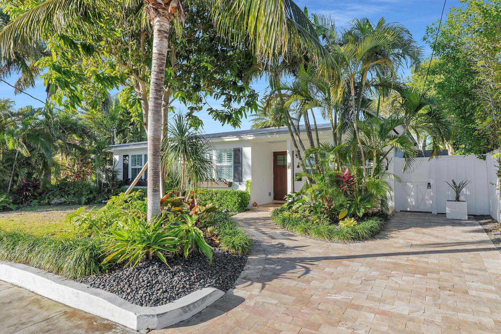 Key Haven, Florida, 33040, United States, 4 Bedrooms Bedrooms, ,3 BathroomsBathrooms,Residential,Active,1905363