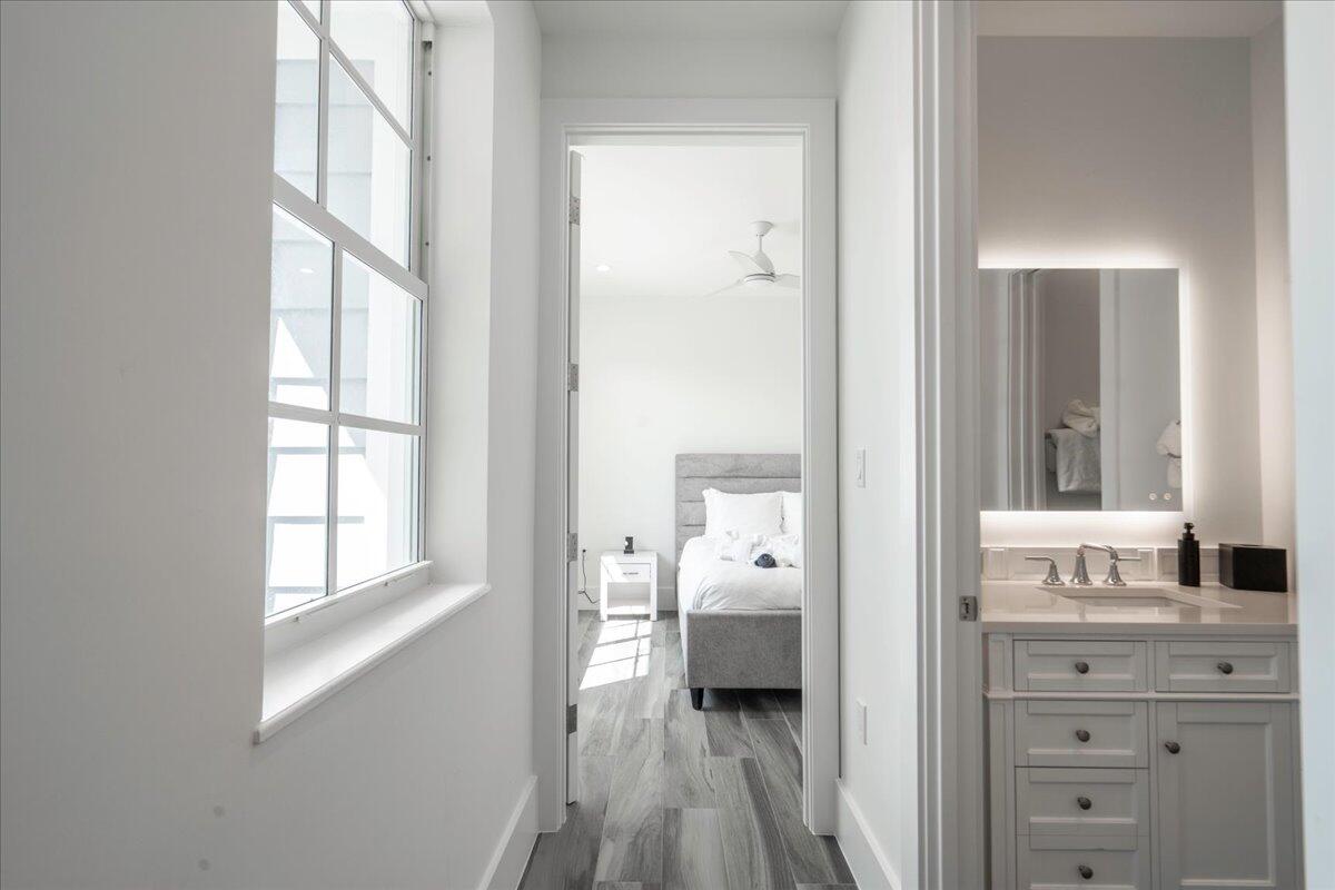 Marathon, Florida, 33050, United States, 5 Bedrooms Bedrooms, ,5 BathroomsBathrooms,Residential,Active,1998589