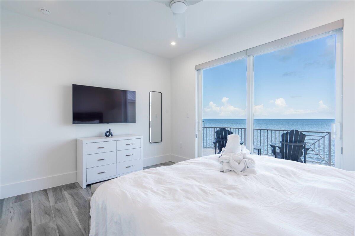 Marathon, Florida, 33050, United States, 5 Bedrooms Bedrooms, ,5 BathroomsBathrooms,Residential,Active,1998589