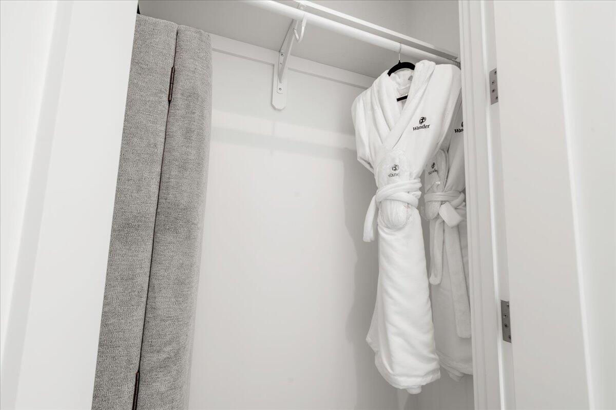 Marathon, Florida, 33050, United States, 5 Bedrooms Bedrooms, ,5 BathroomsBathrooms,Residential,Active,1998589