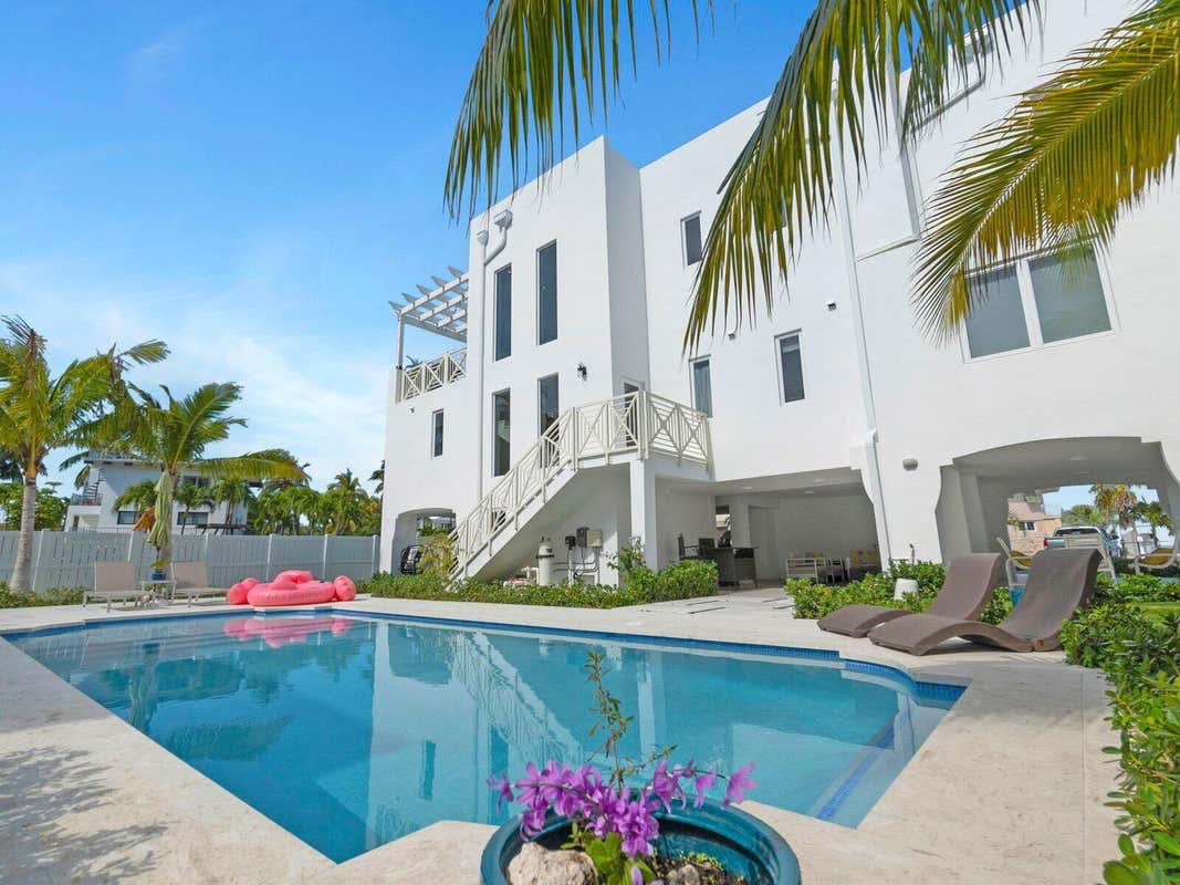 317 E SEAVIEW Cir