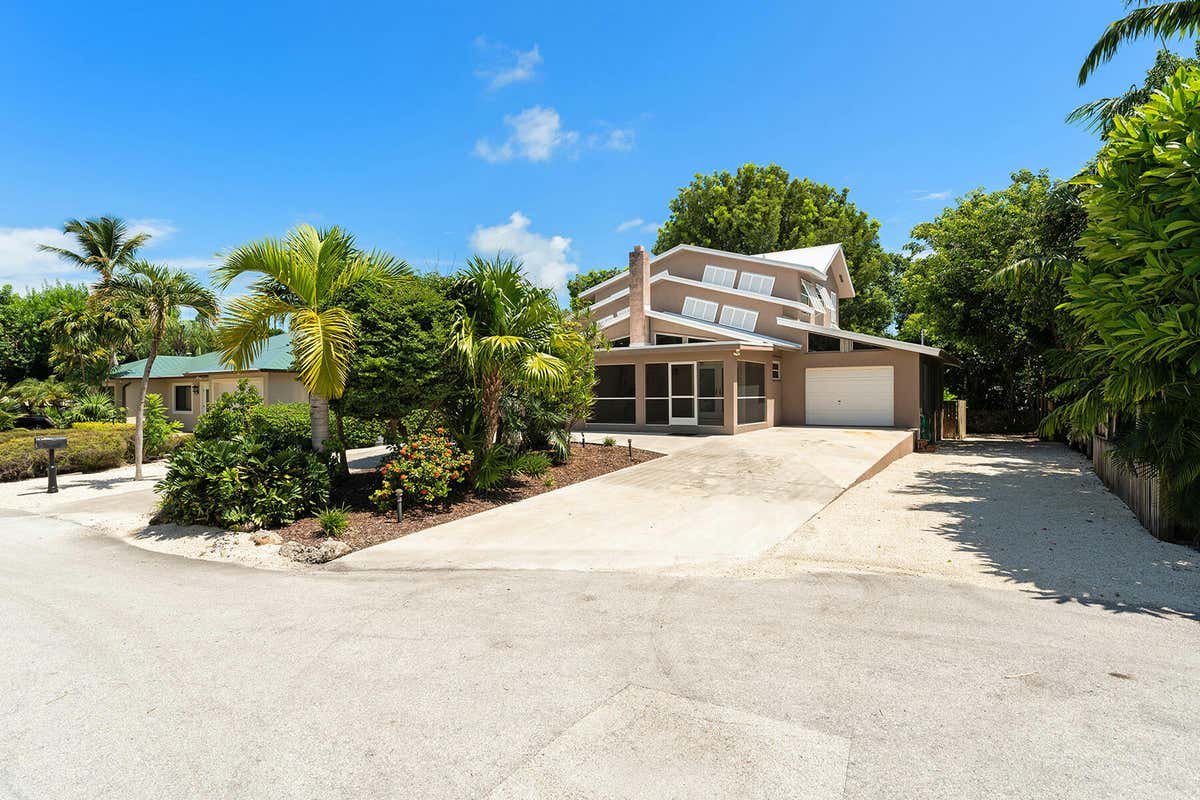 121 GUMBO LIMBO RD, ISLAMORADA, FL 33036, photo 1 of 60