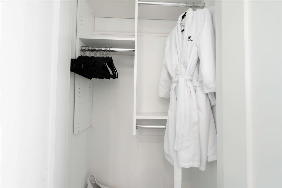 Marathon, Florida, 33050, United States, 5 Bedrooms Bedrooms, ,5 BathroomsBathrooms,Residential,Active,1998589