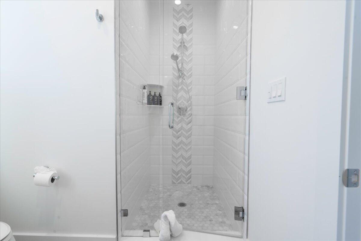 Marathon, Florida, 33050, United States, 5 Bedrooms Bedrooms, ,5 BathroomsBathrooms,Residential,Active,1998589