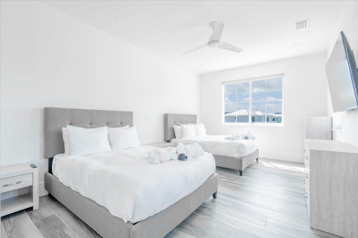 Marathon, Florida, 33050, United States, 5 Bedrooms Bedrooms, ,5 BathroomsBathrooms,Residential,Active,1998589