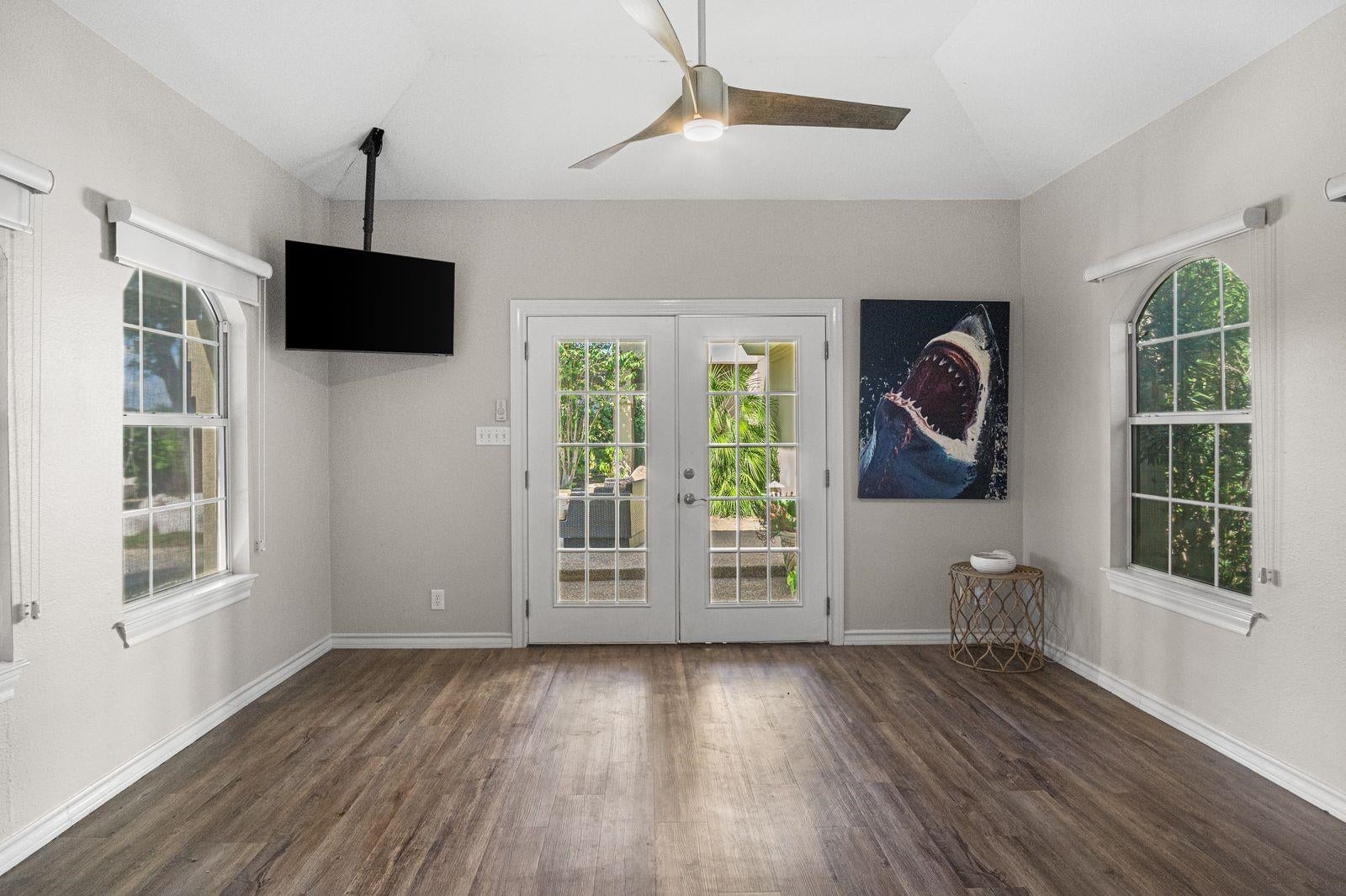 Laredo, Texas, 78045, United States, 5 Bedrooms Bedrooms, ,6 BathroomsBathrooms,Residential,Active,1963408