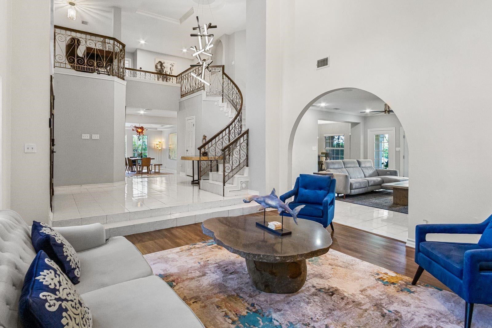 Laredo, Texas, 78045, United States, 5 Bedrooms Bedrooms, ,6 BathroomsBathrooms,Residential,Active,1963408