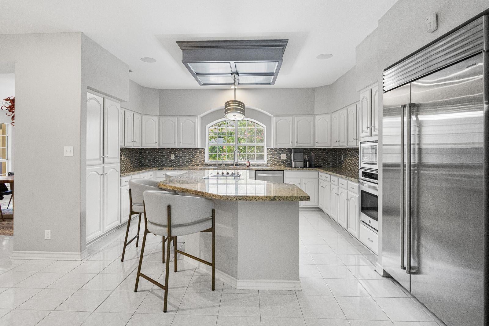 Laredo, Texas, 78045, United States, 5 Bedrooms Bedrooms, ,6 BathroomsBathrooms,Residential,Active,1963408